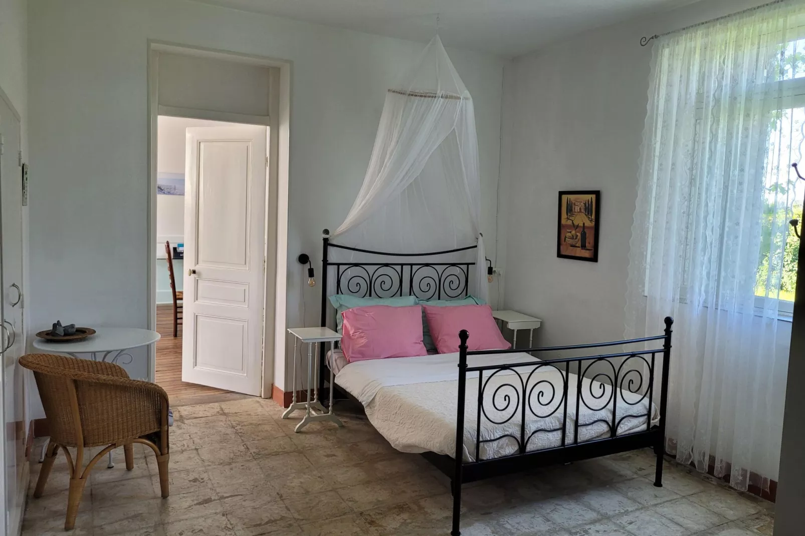 L'Ecole-Bedroom