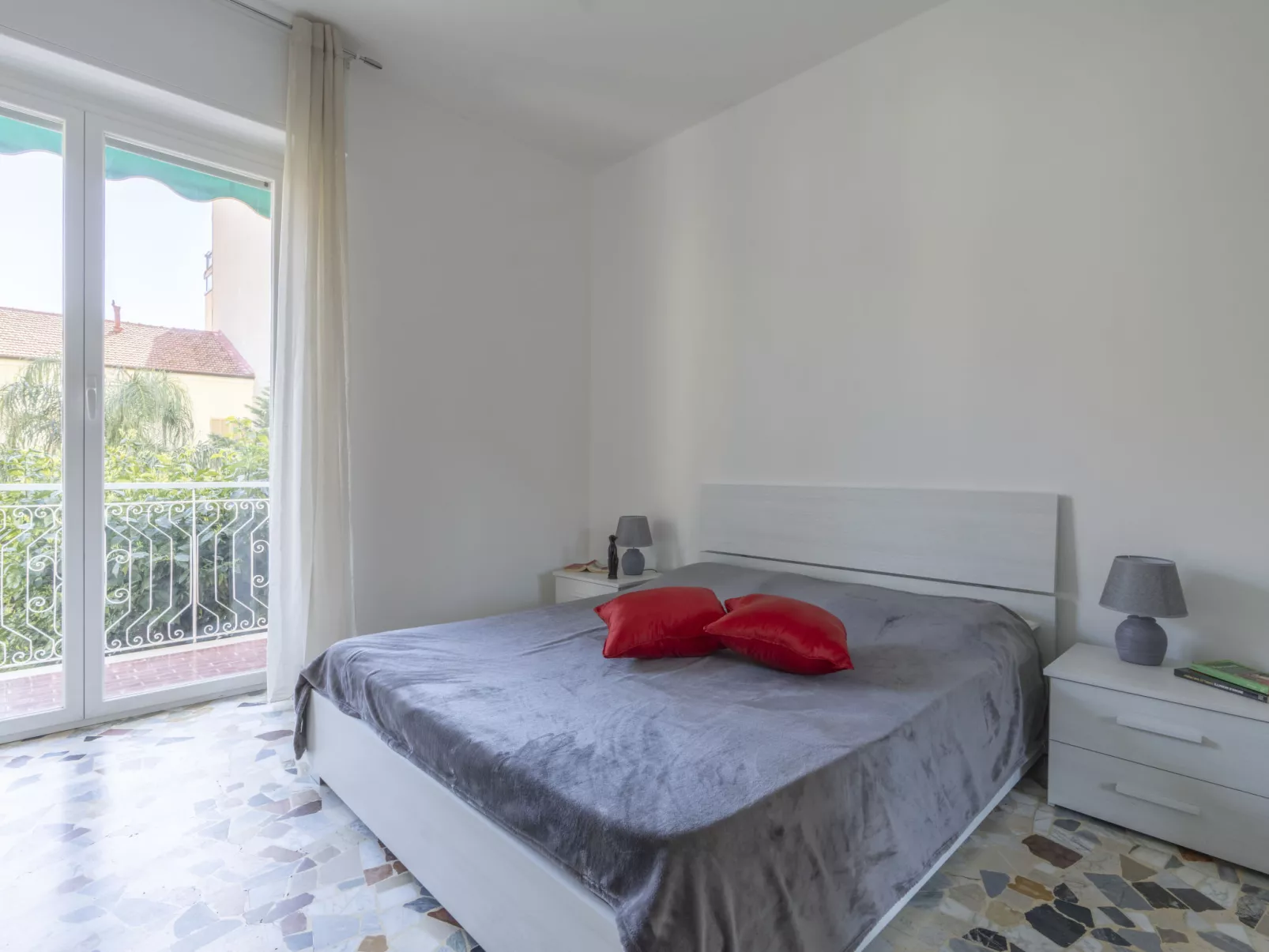 Central Home Carlotta-Inside