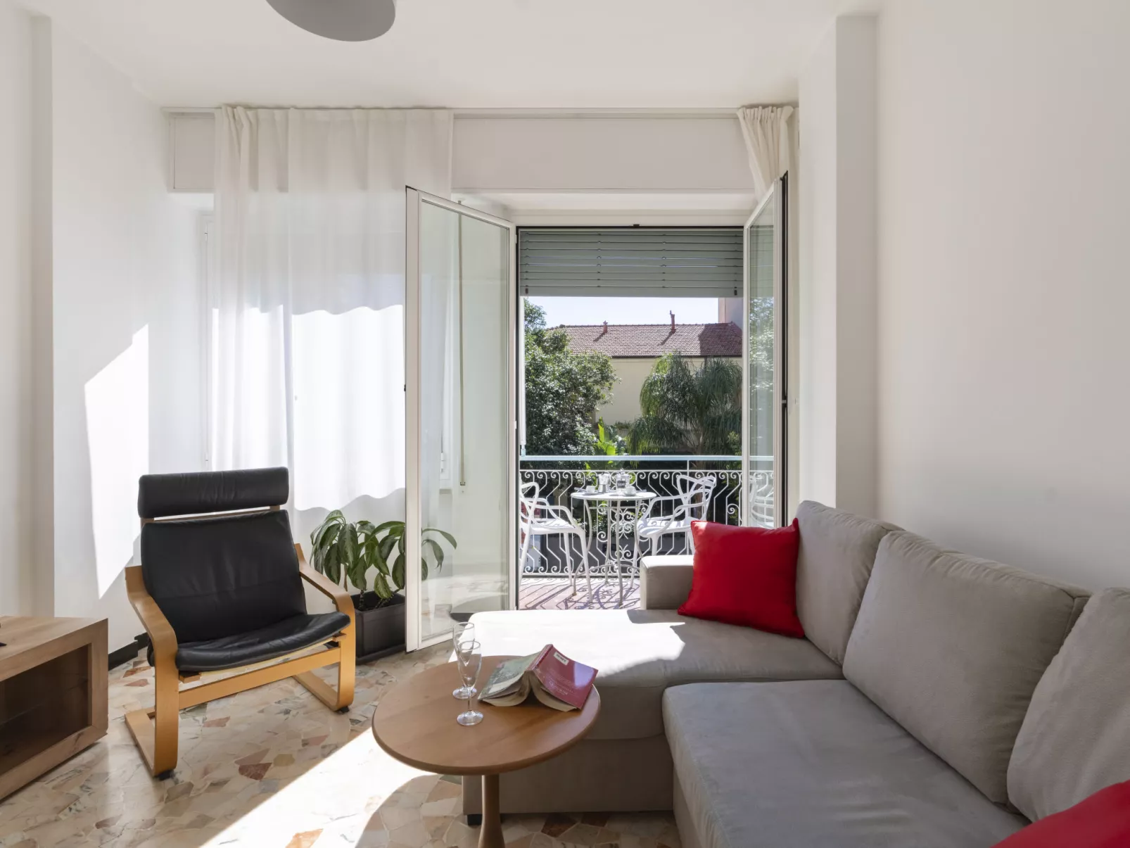 Central Home Carlotta-Inside