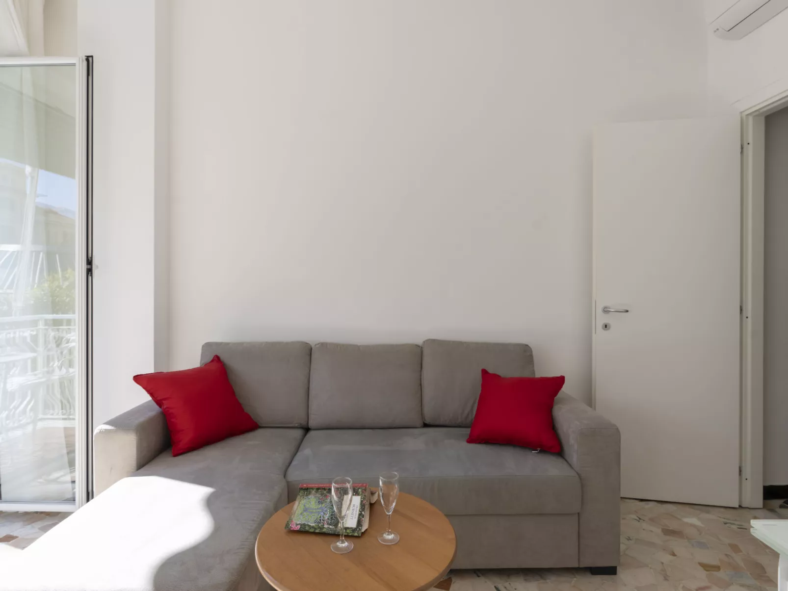 Central Home Carlotta-Inside