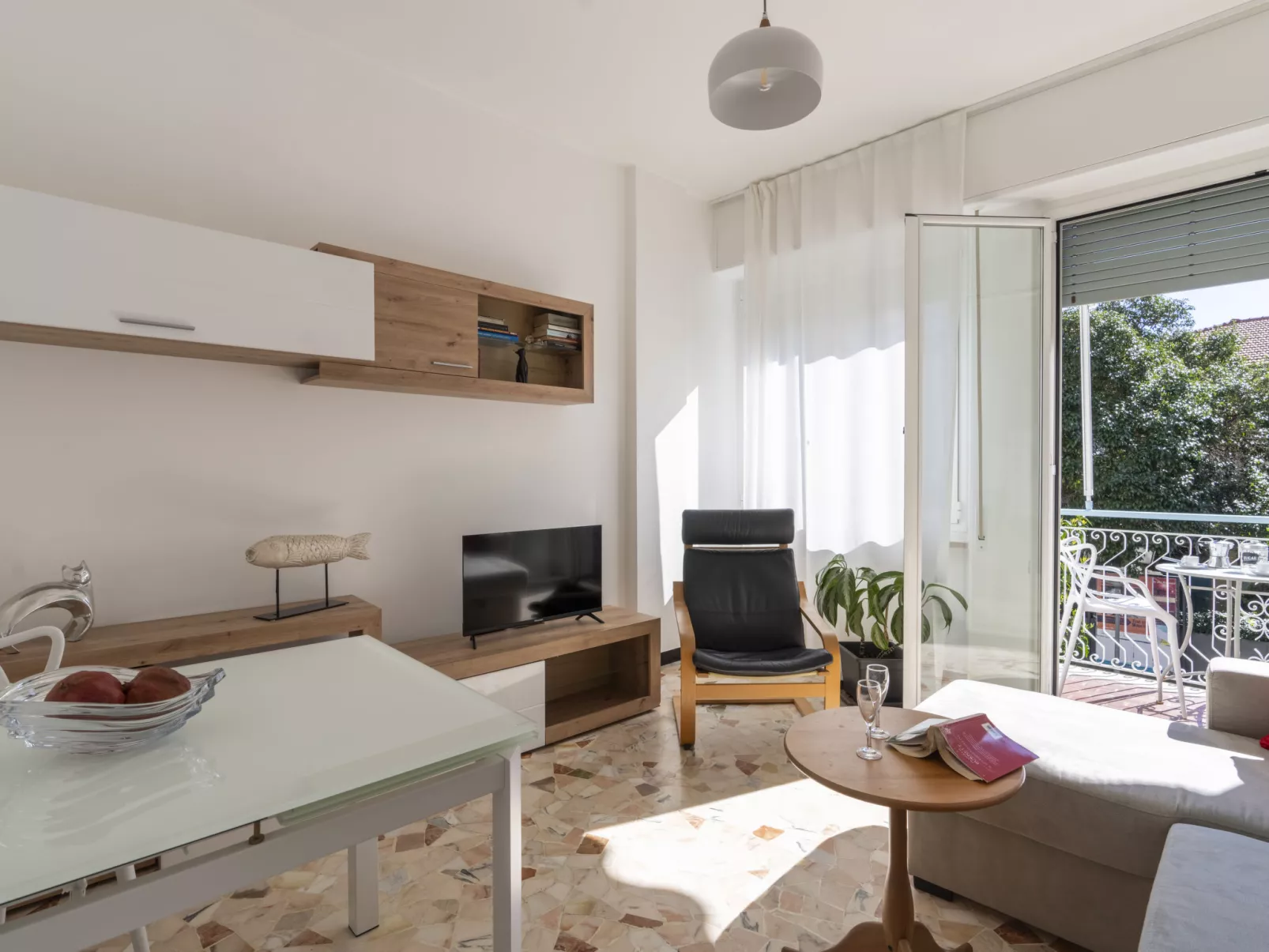 Central Home Carlotta-Inside