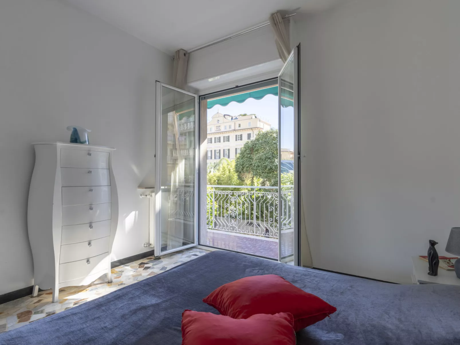 Central Home Carlotta-Inside