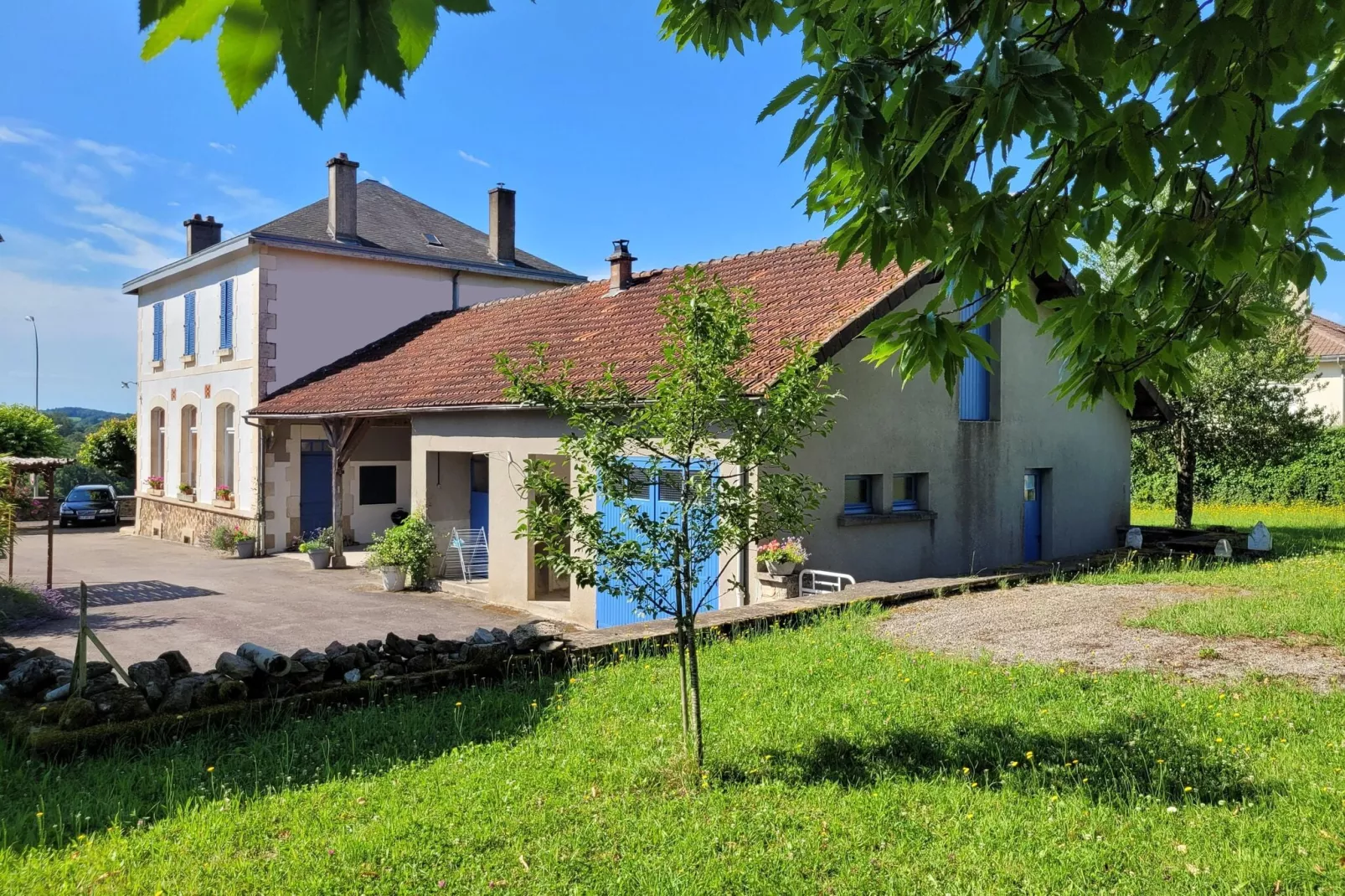 L'Ecole-Gardens summer