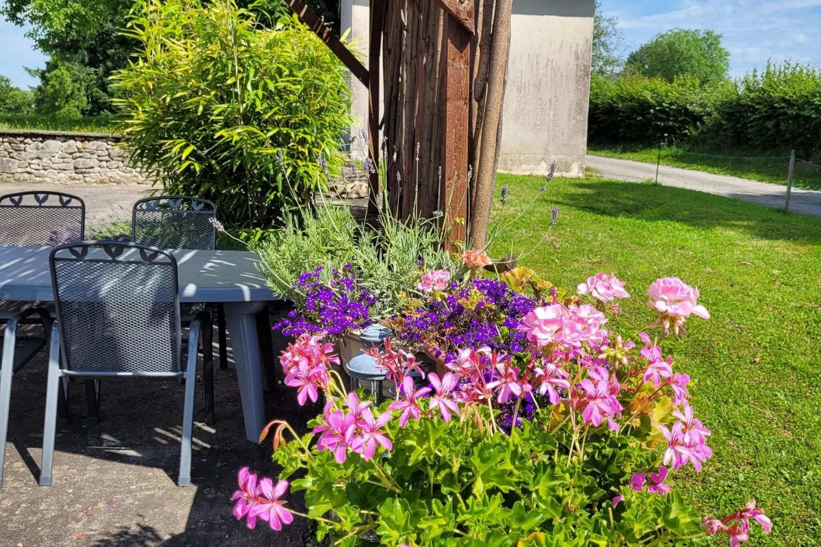 L'Ecole-Gardens summer