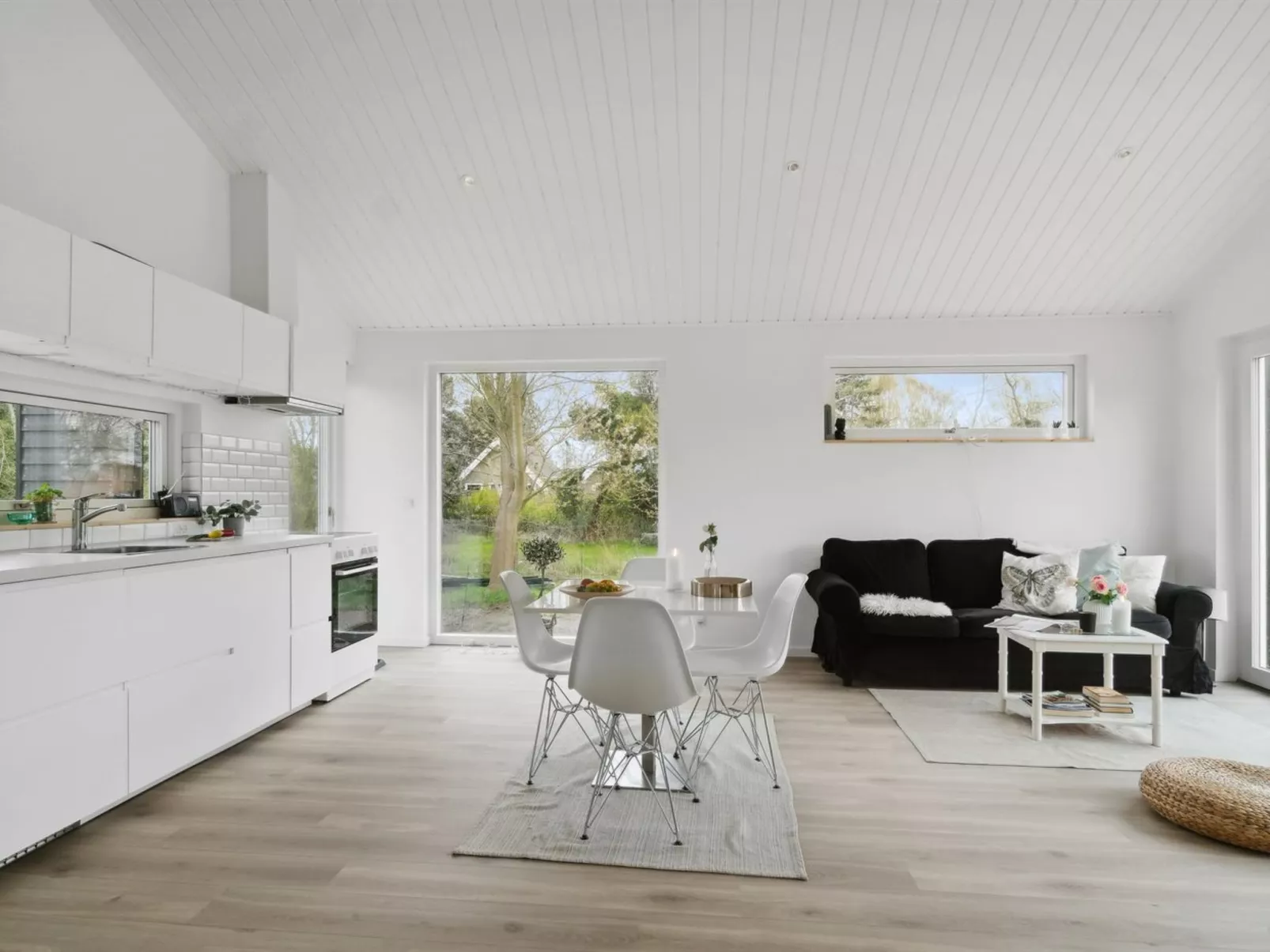 "Sys" - 150m from the sea-Inside