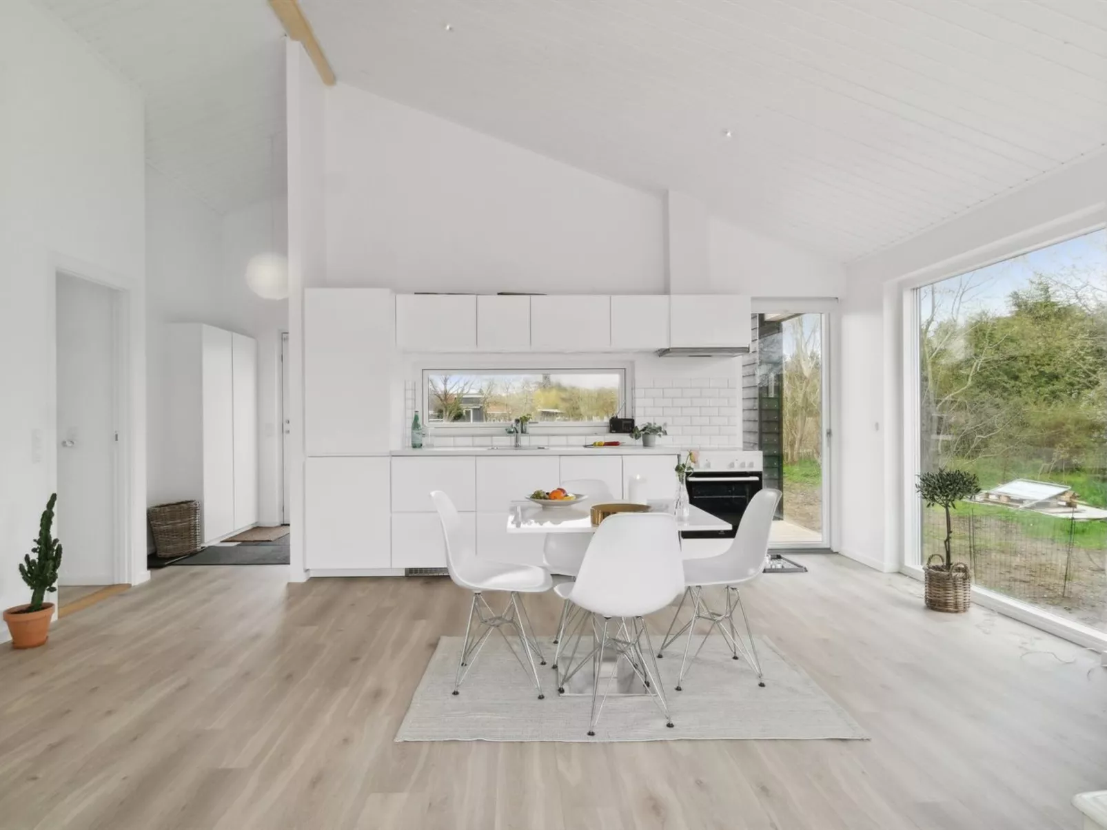 "Sys" - 150m from the sea-Inside