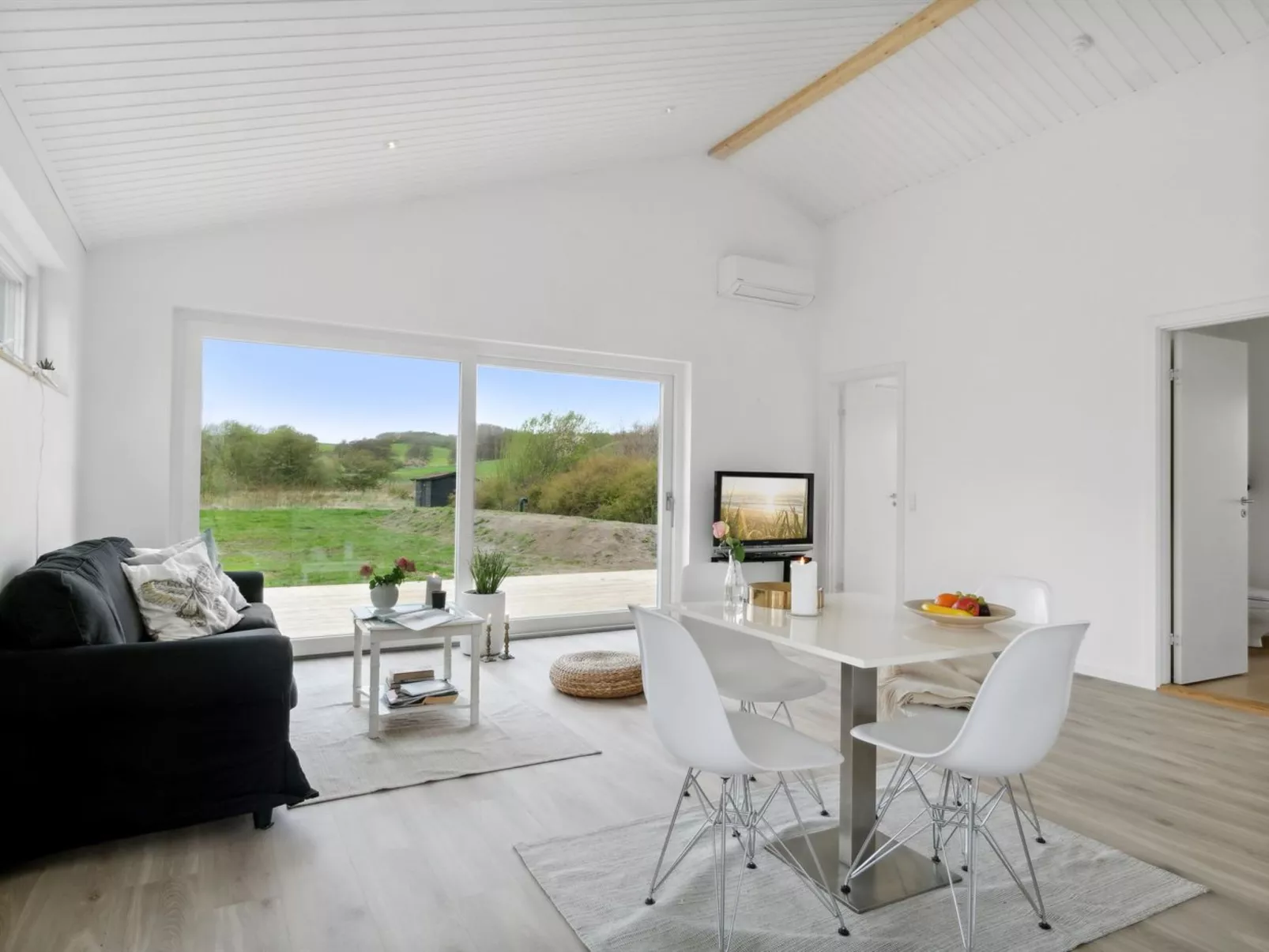 "Sys" - 150m from the sea-Inside