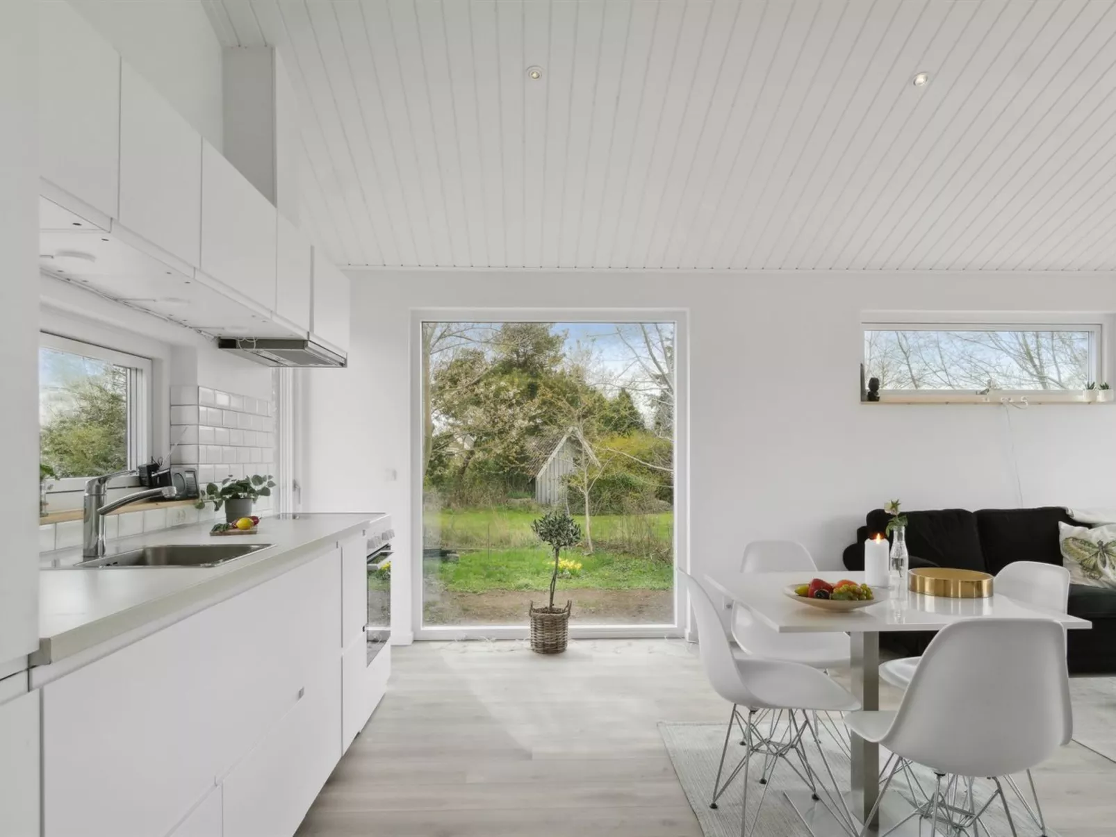 "Sys" - 150m from the sea-Inside