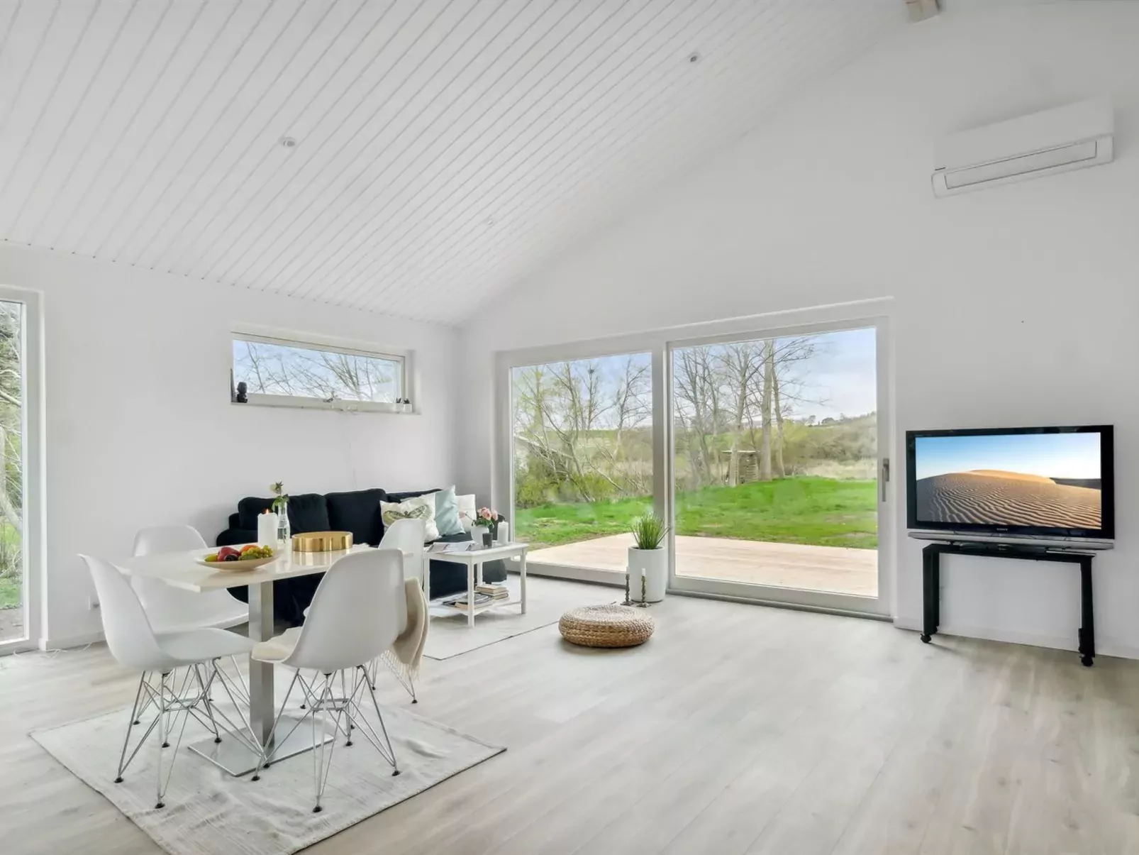 "Sys" - 150m from the sea-Inside
