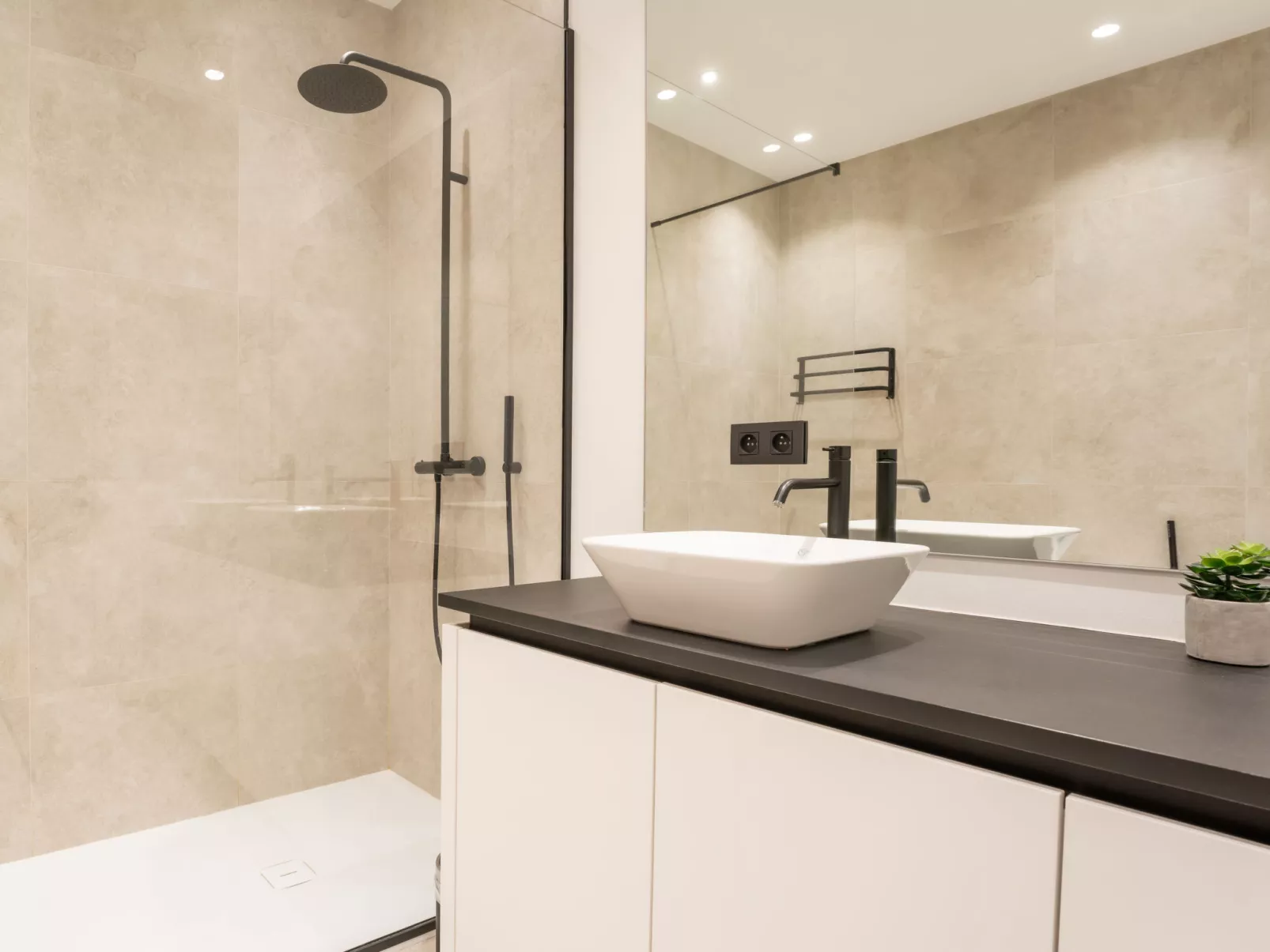 Historical and spacious "La Tourelle II"-Inside
