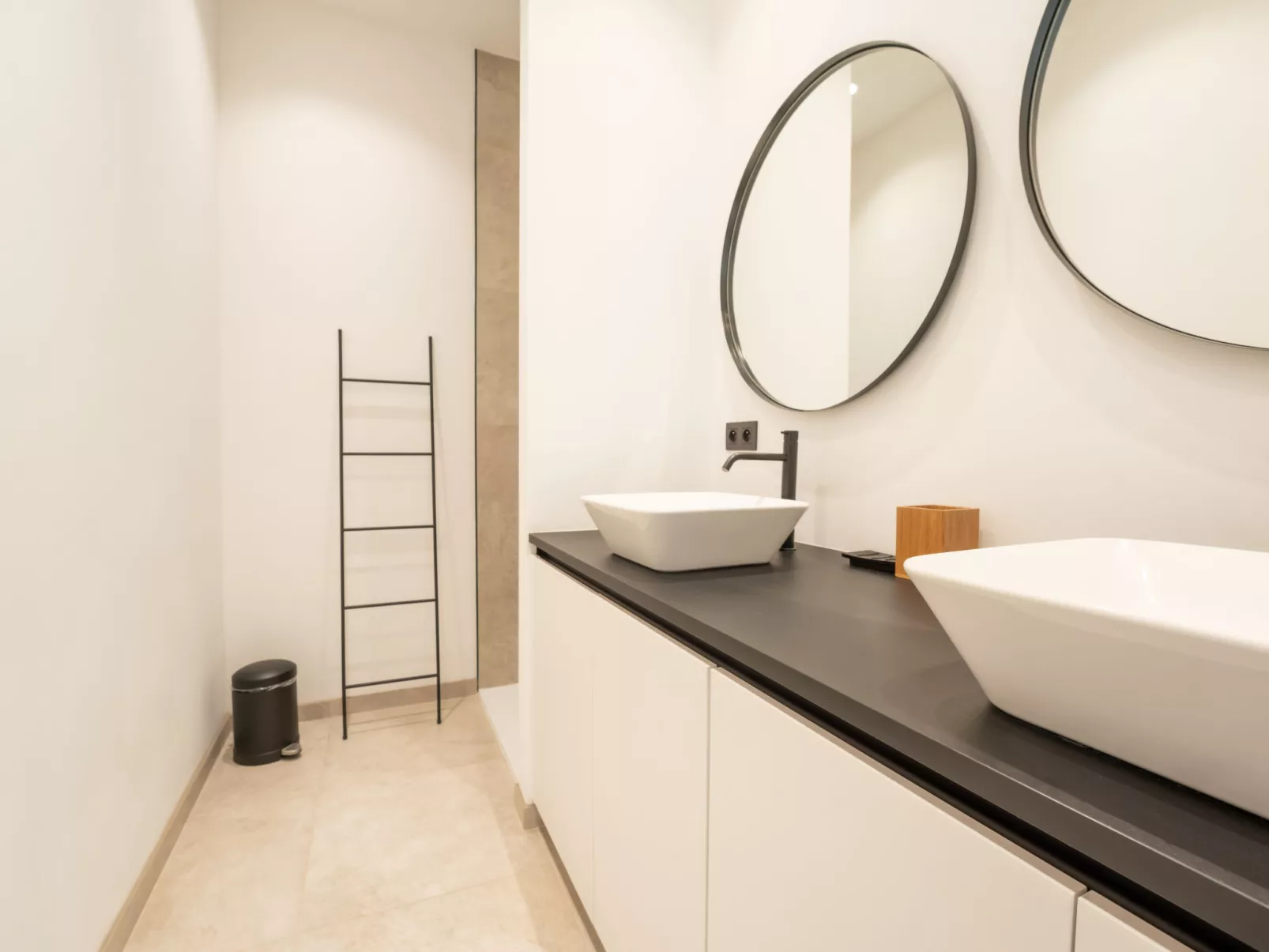 Historical and spacious "La Tourelle I"-Dedans