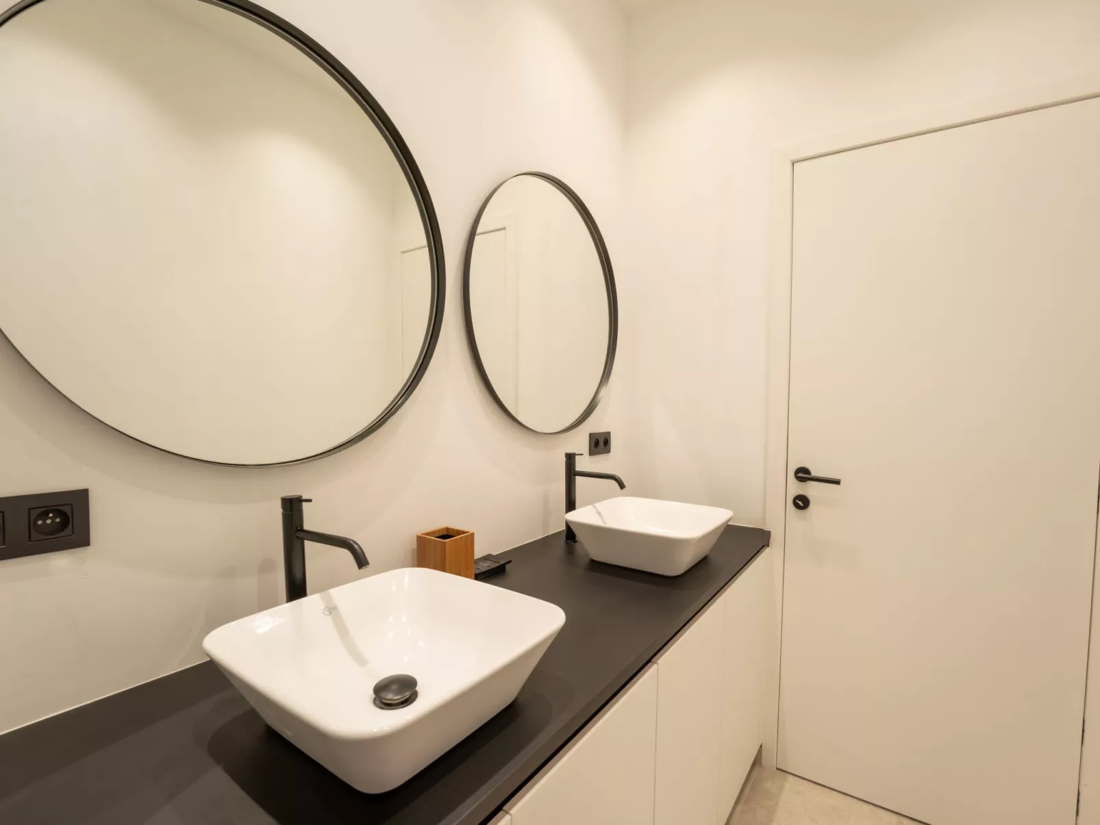 Historical and spacious "La Tourelle I"-Dedans