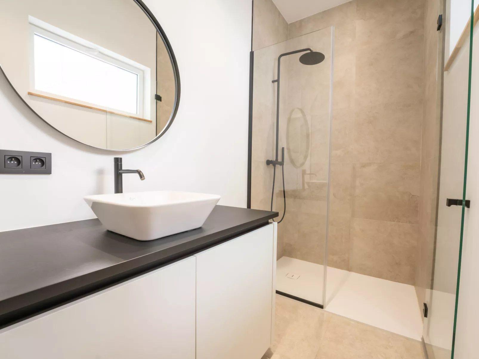 Historical and spacious "La Tourelle I"-Dedans