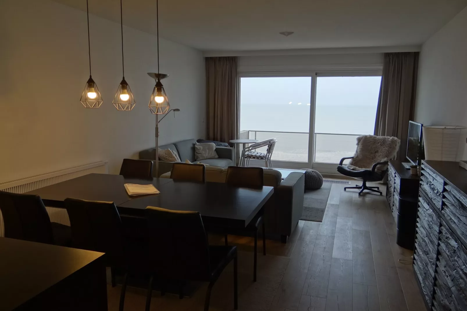 MAYA 801-Dining room