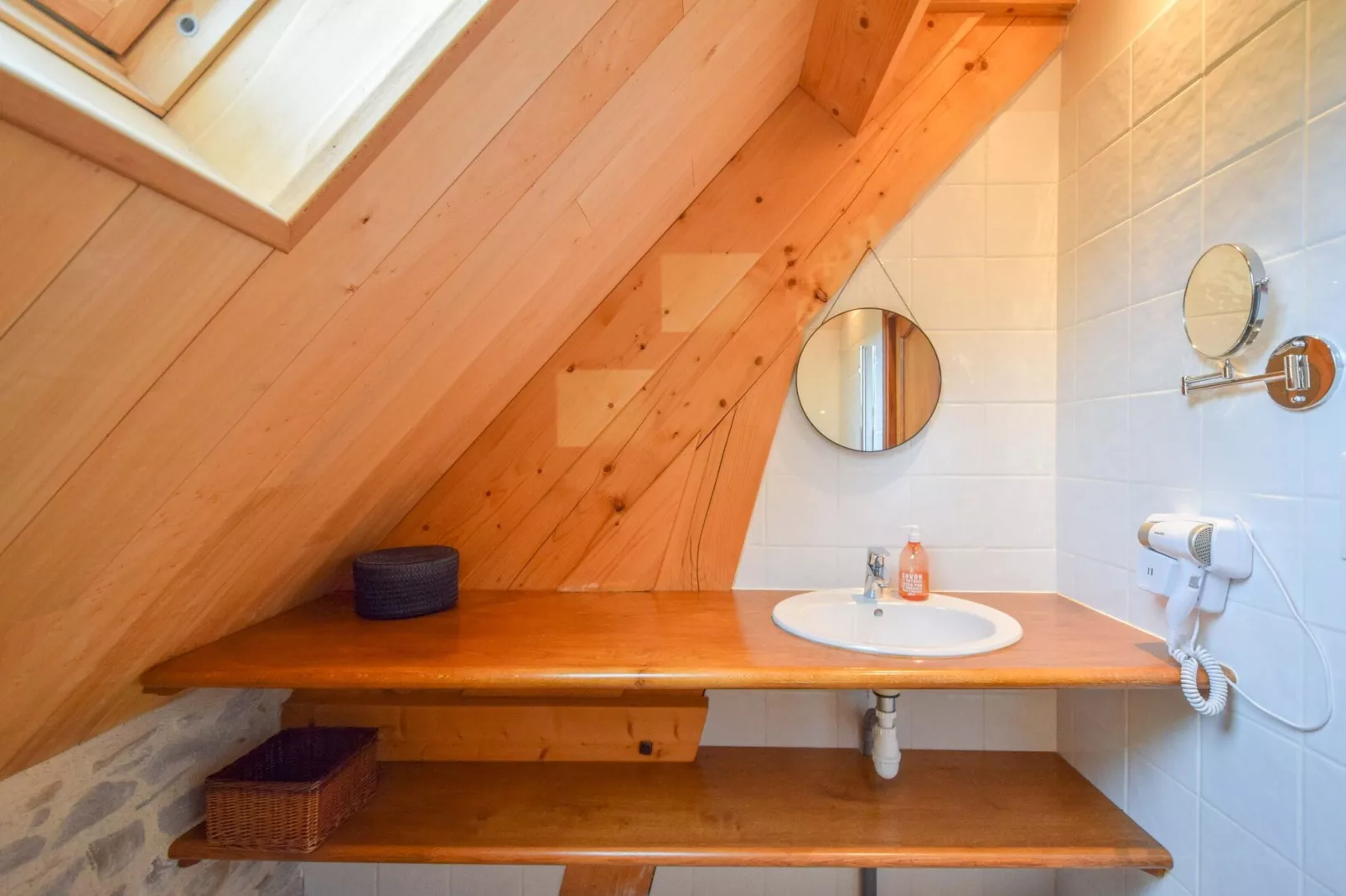 Le Bolet-Bathroom