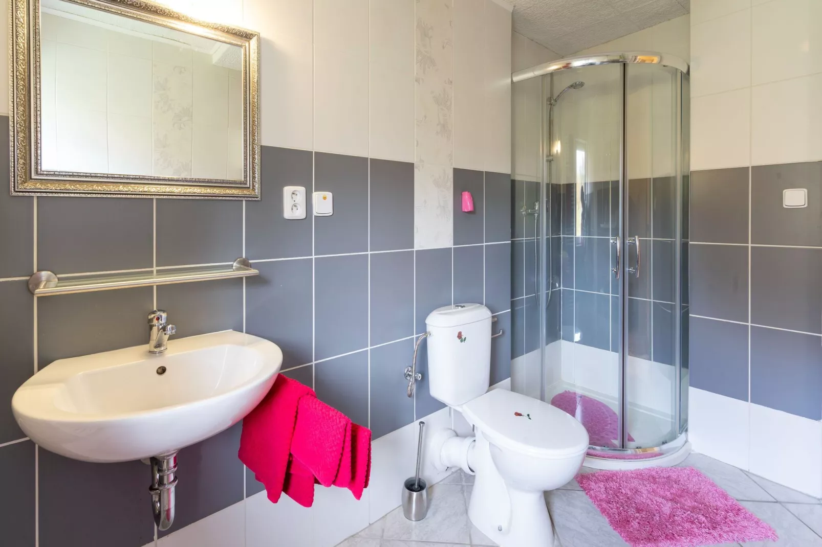Jagdschloß Klingenthal / Graslitz-Bathroom