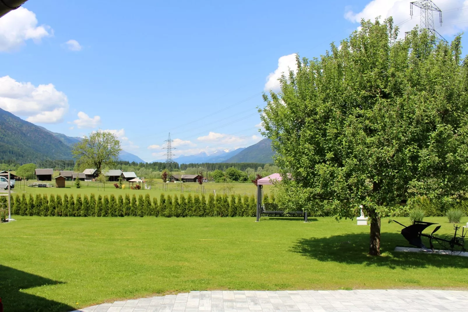 Haus Tröpolach-Gardens summer