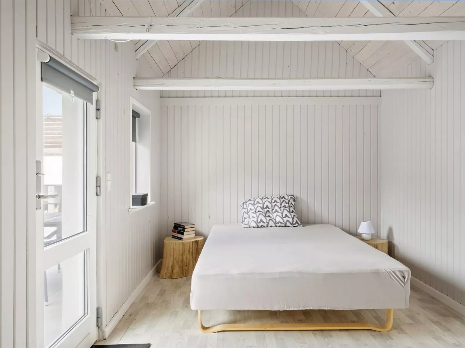 "Edin" - 100m from the sea-Inside