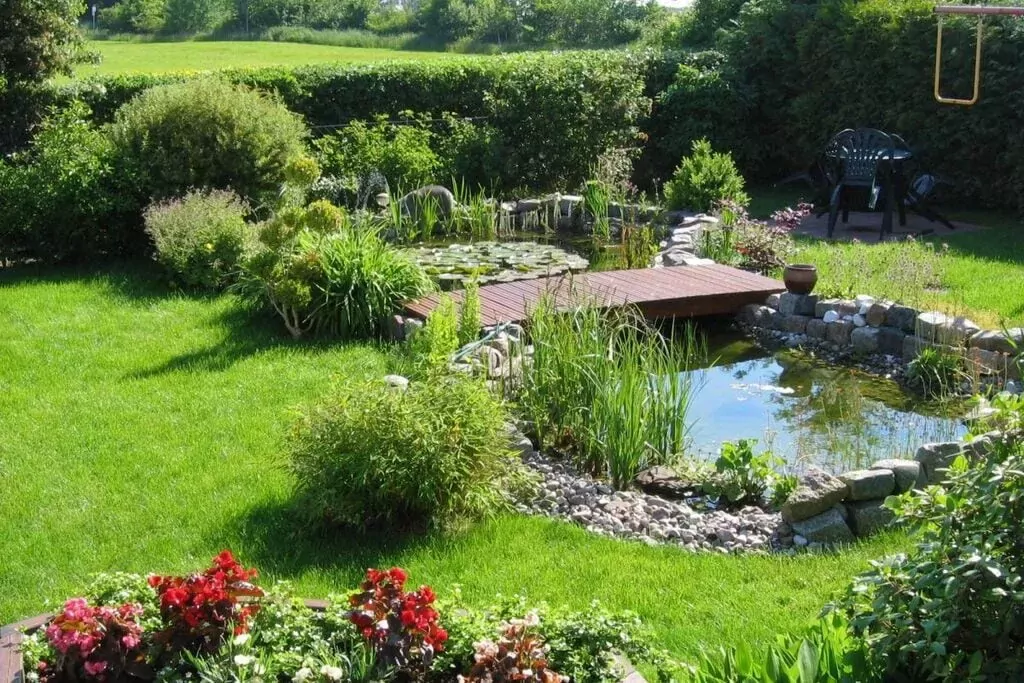 11130-Gardens summer