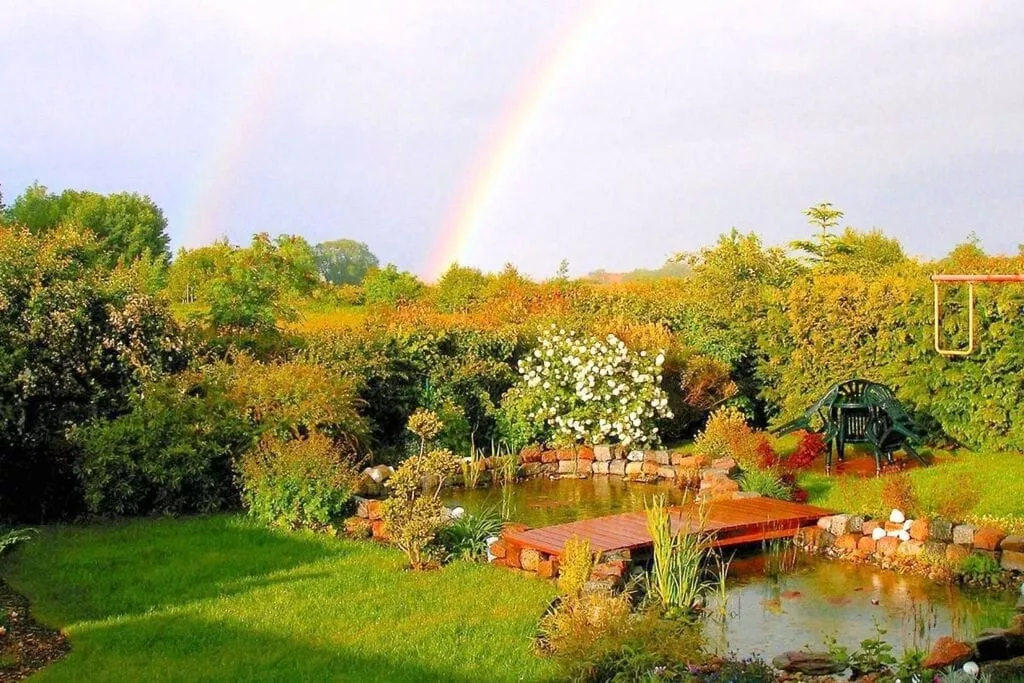 11130-Gardens summer