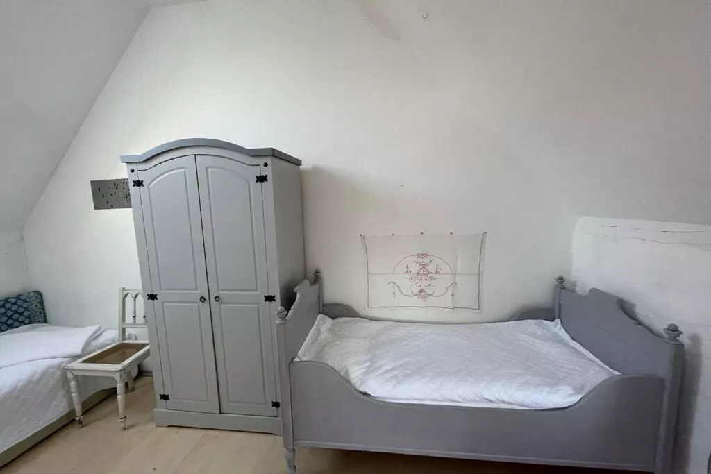 11227-Bedroom