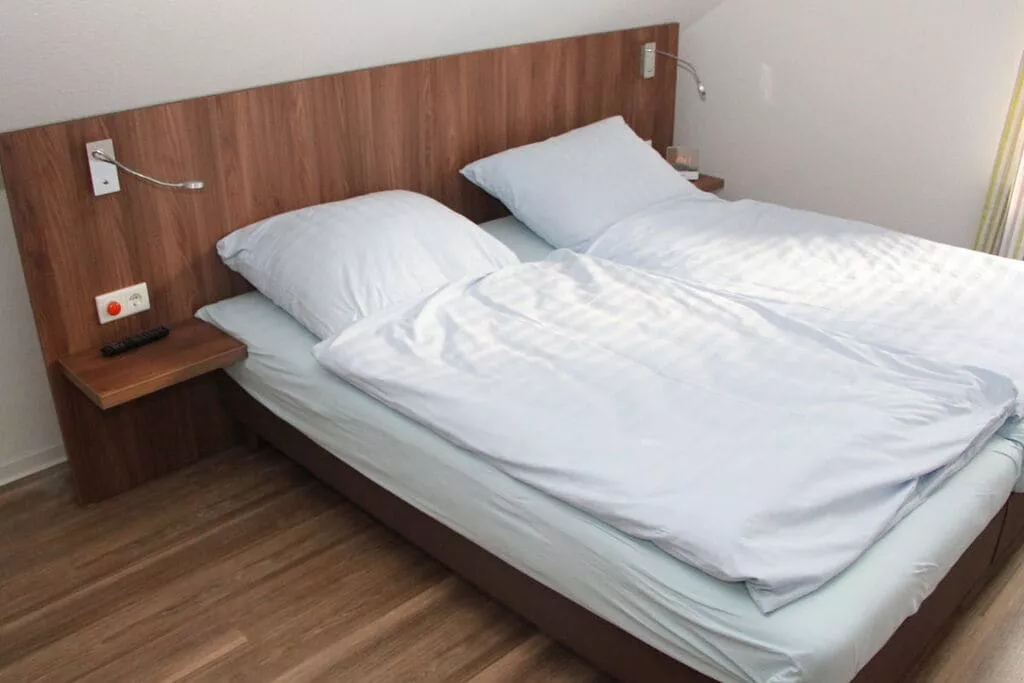 104285-Bedroom