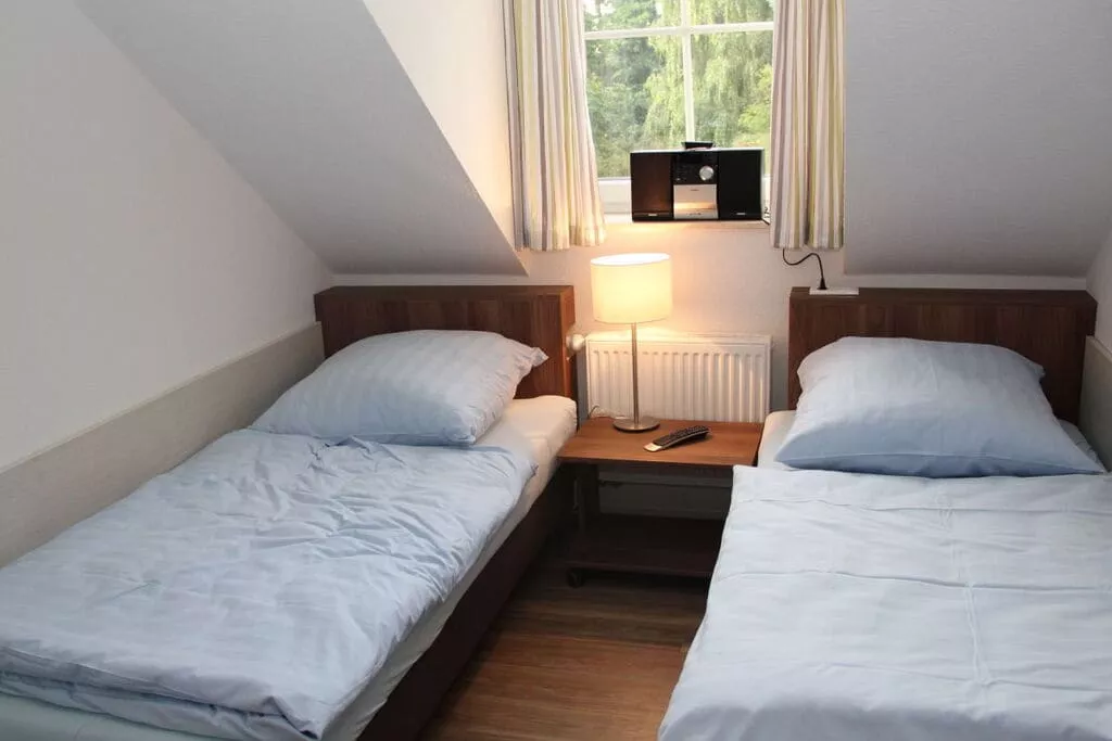104285-Bedroom