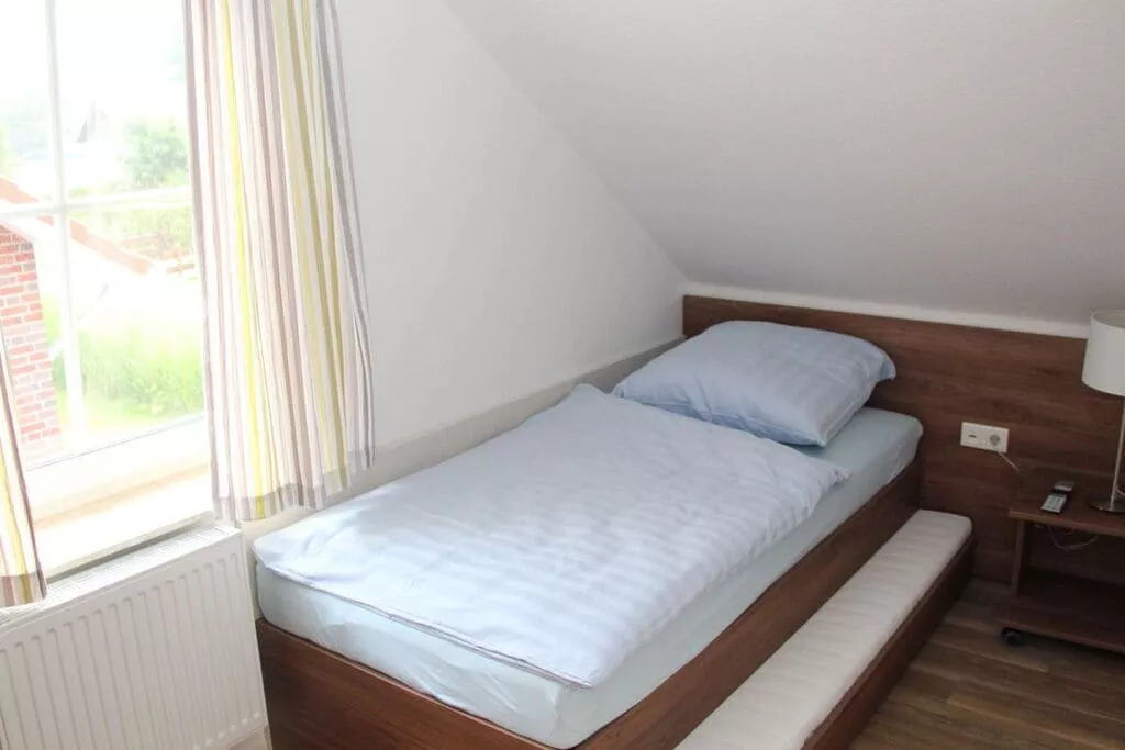 104285-Bedroom