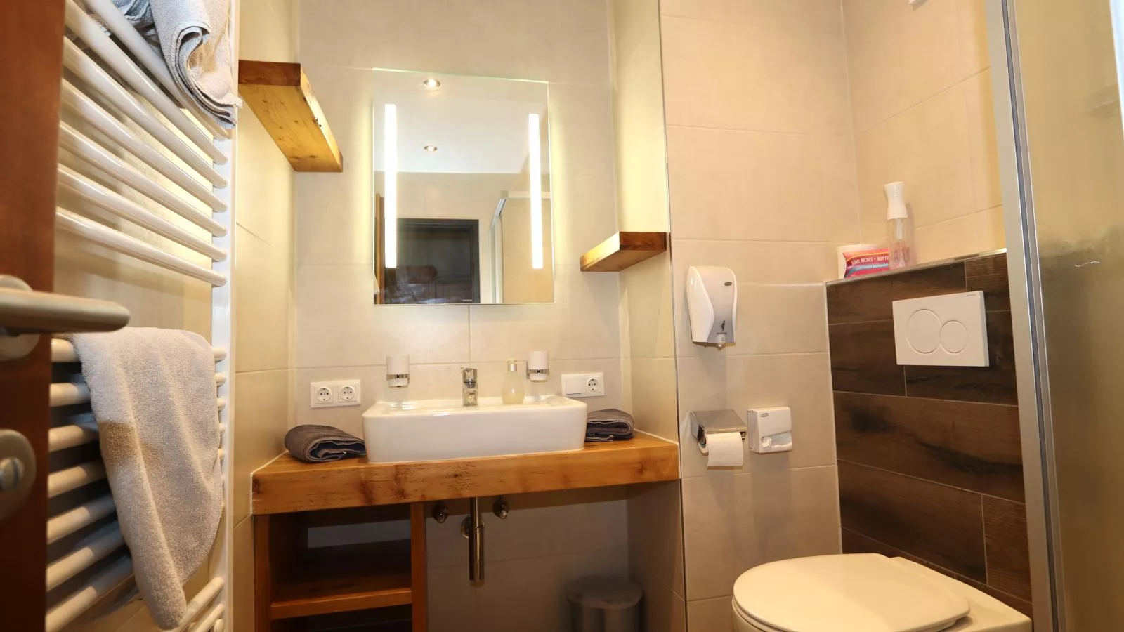 Anderla 2-Bathroom