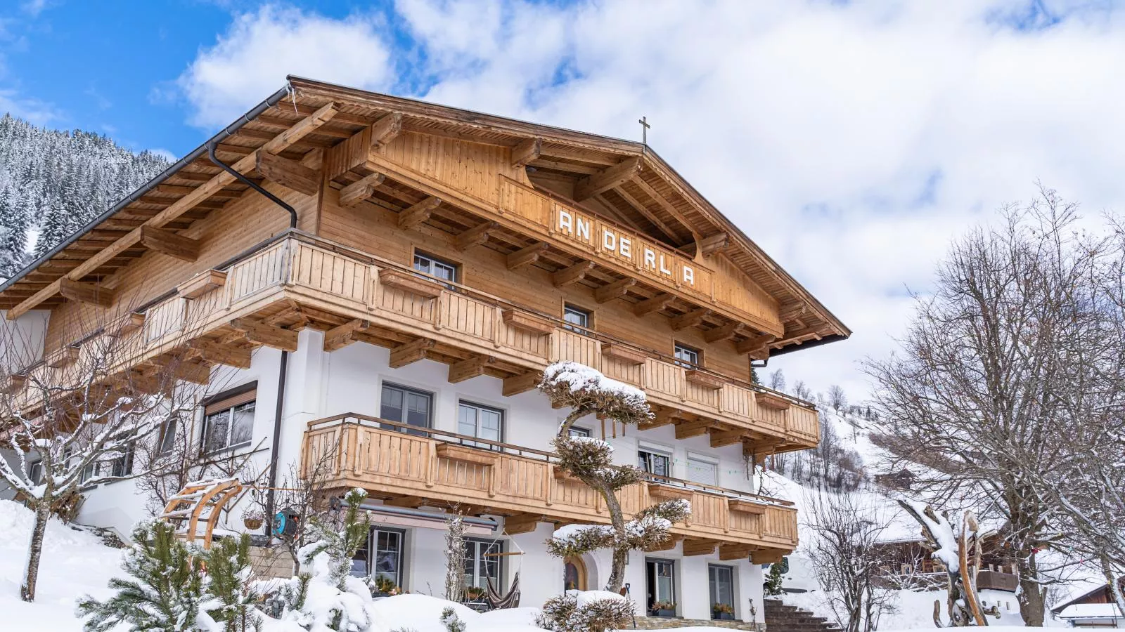 Anderla 2-Exterior winter
