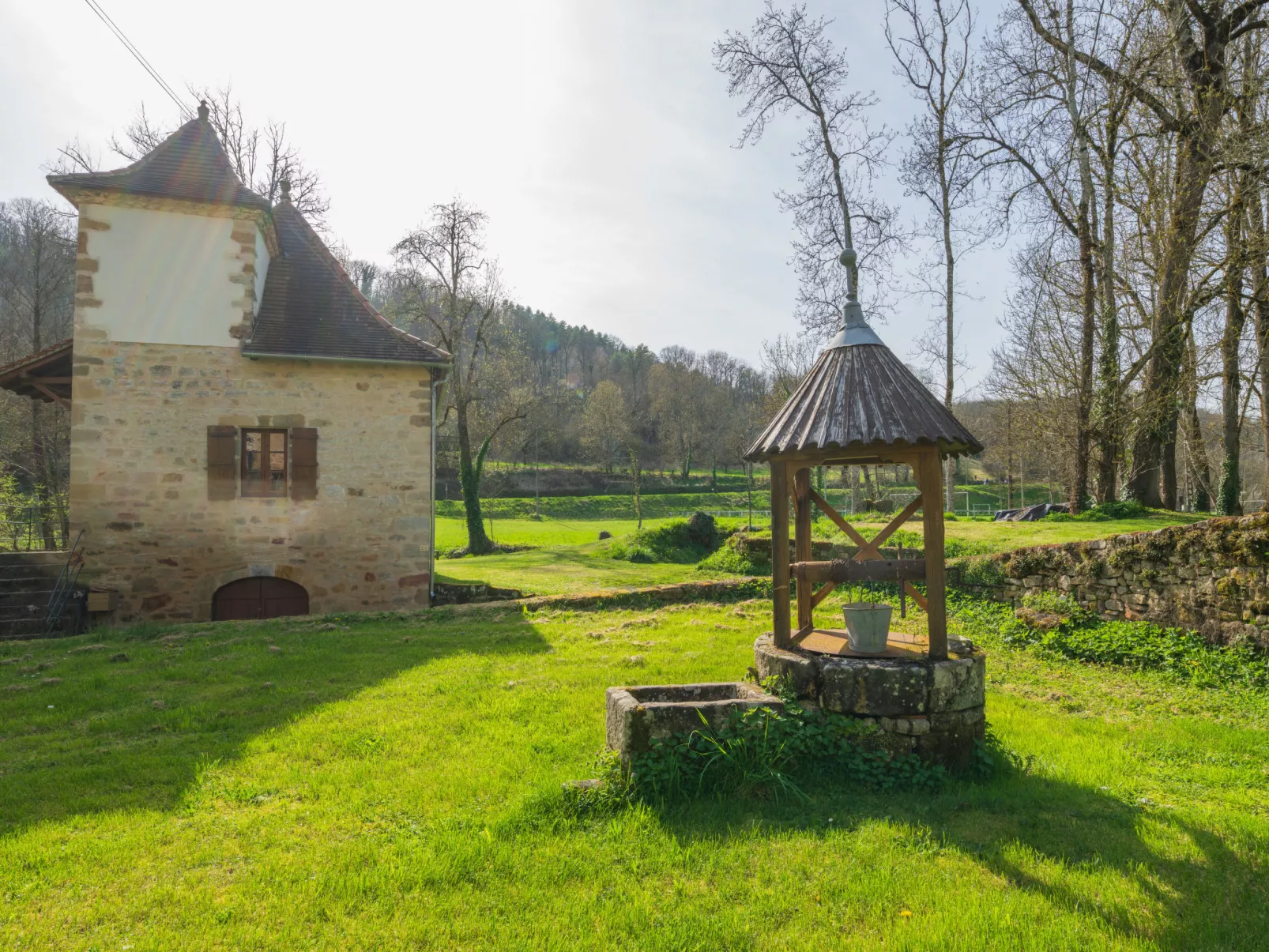 Le Moulin-Outside