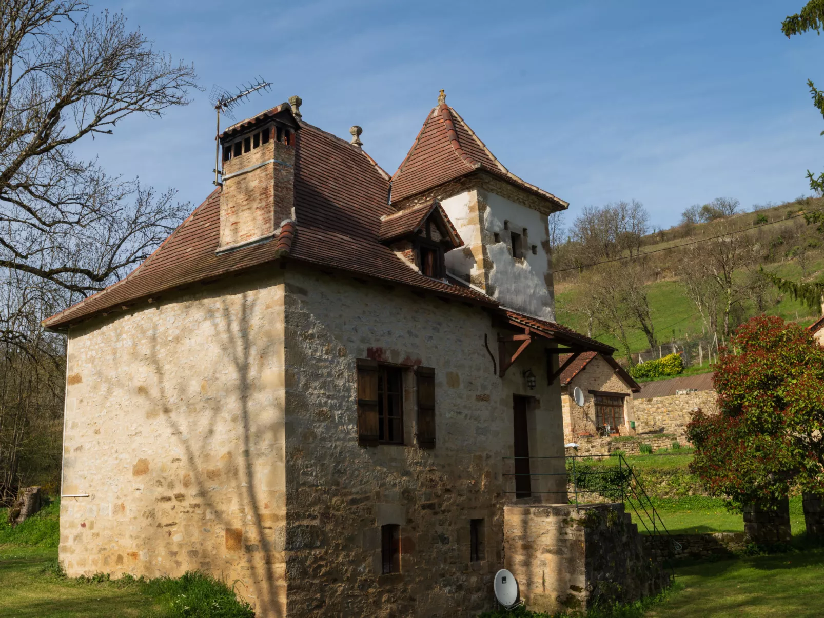 Le Moulin-Outside