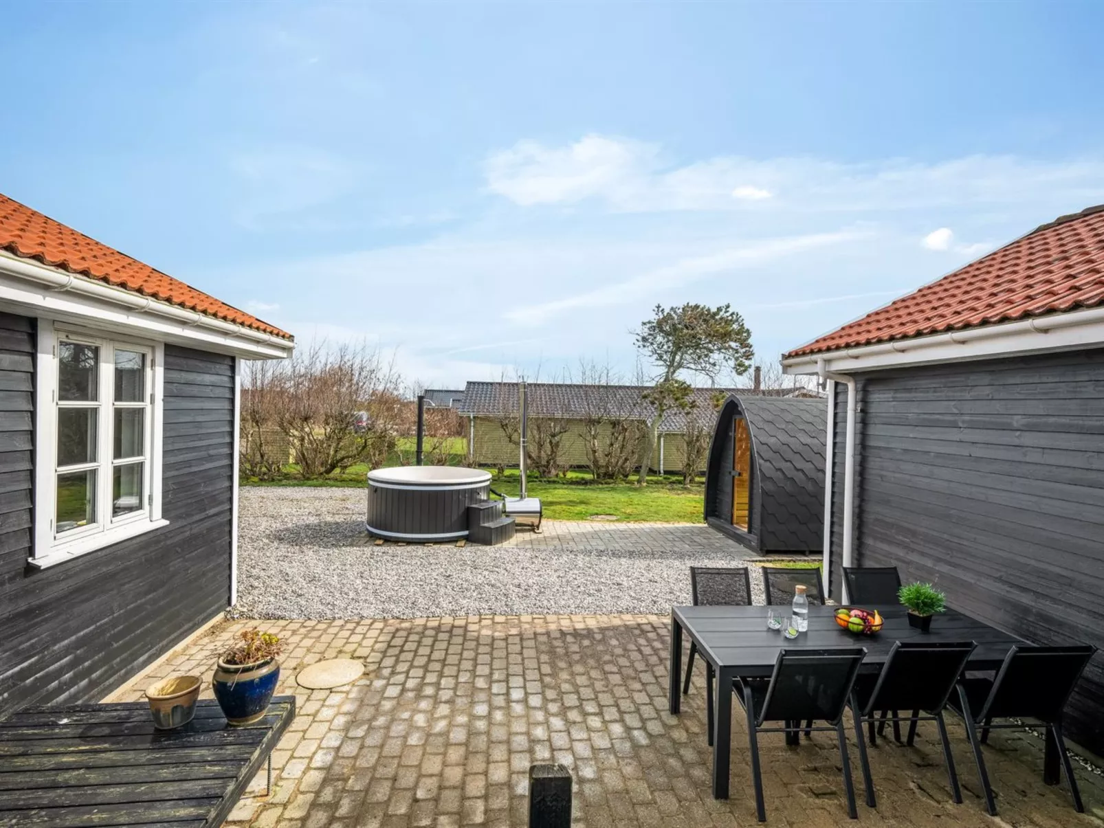 "Torhild" - 700m from the sea-Drinnen