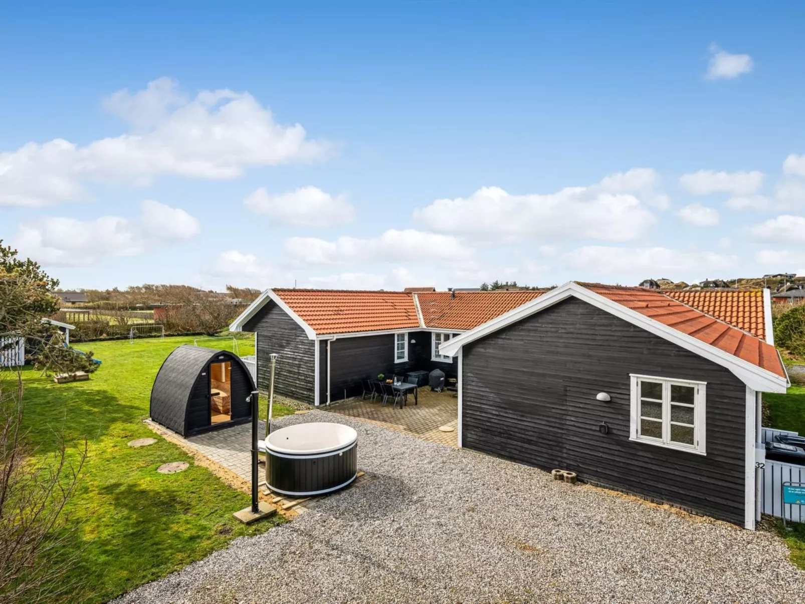 "Torhild" - 700m from the sea-Drinnen
