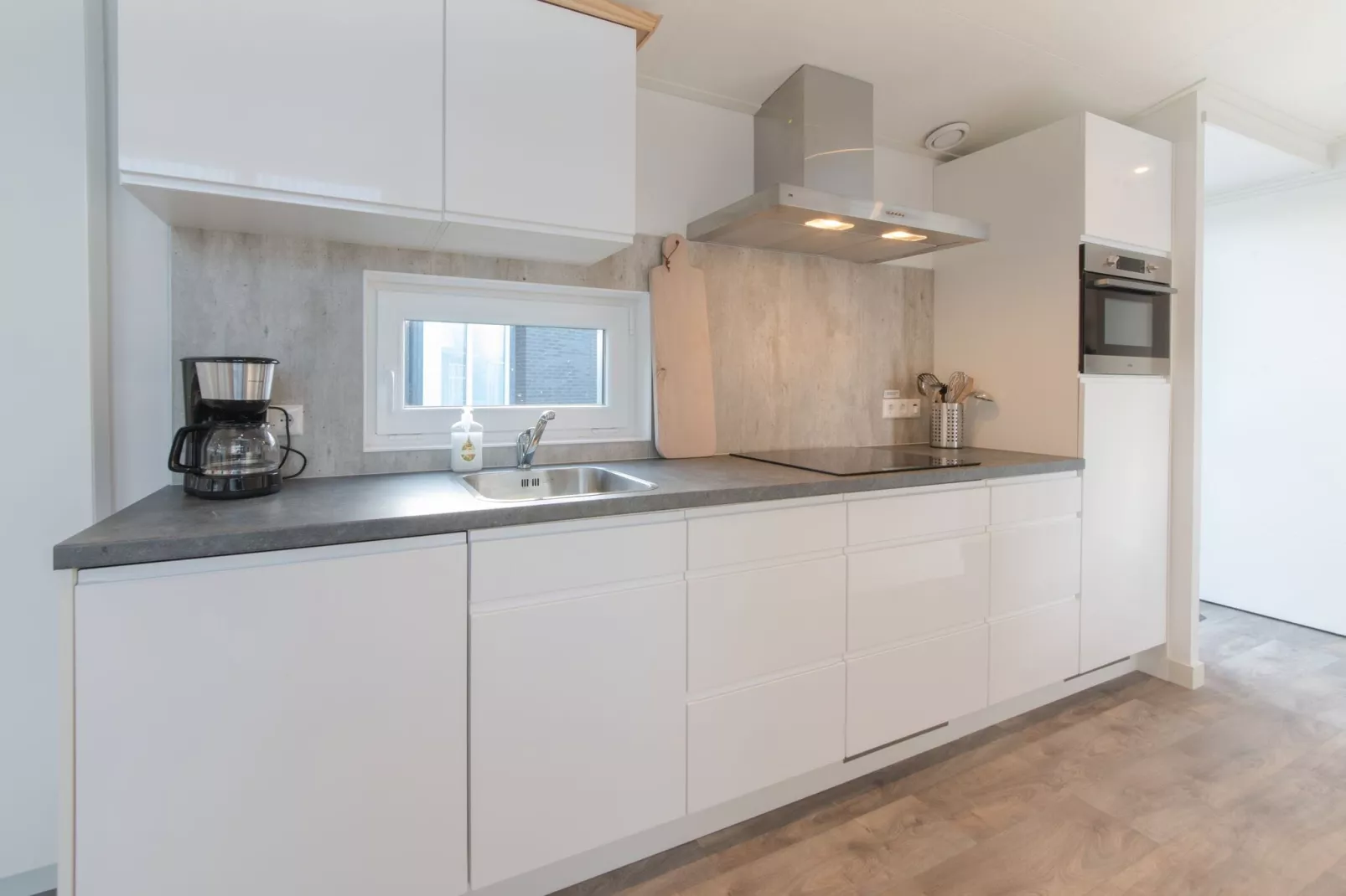 Water Resort Oosterschelde 101-Kitchen