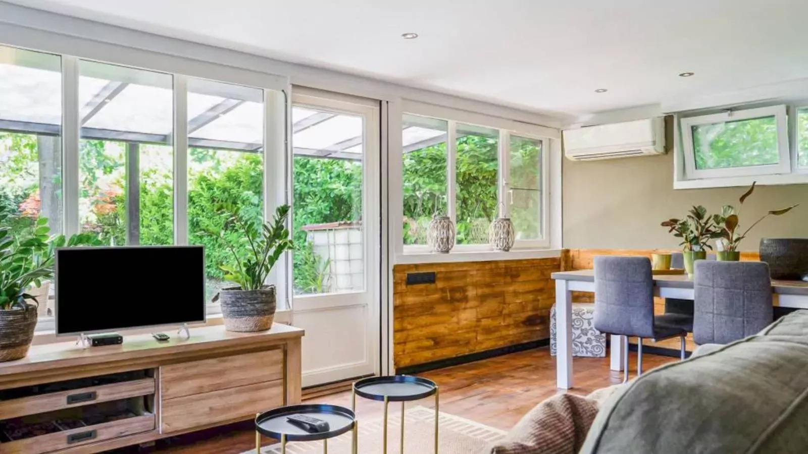 Sonnig Bungalow-Living room