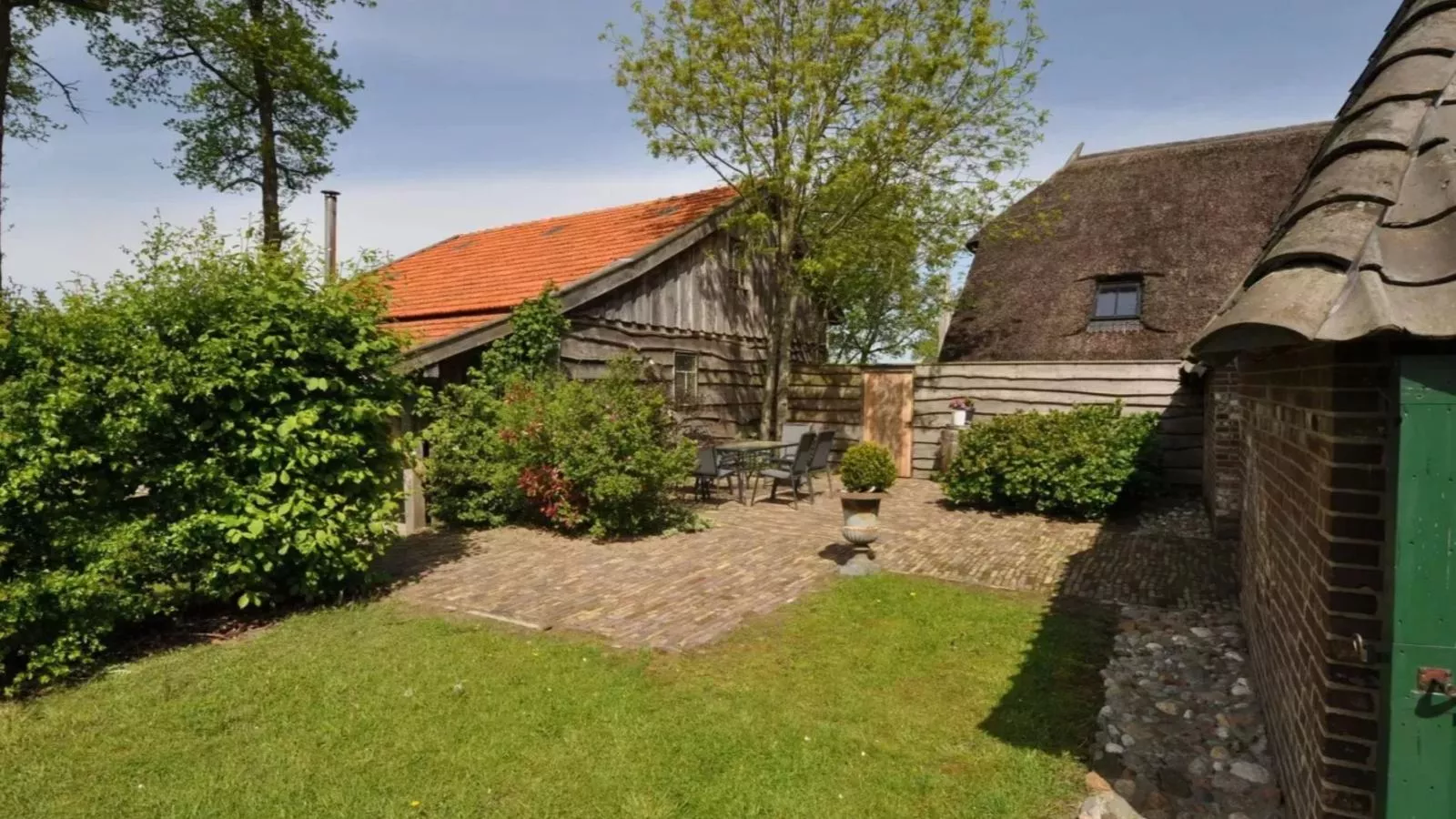Gastenverblijf Prinsensteeg-Gardens summer