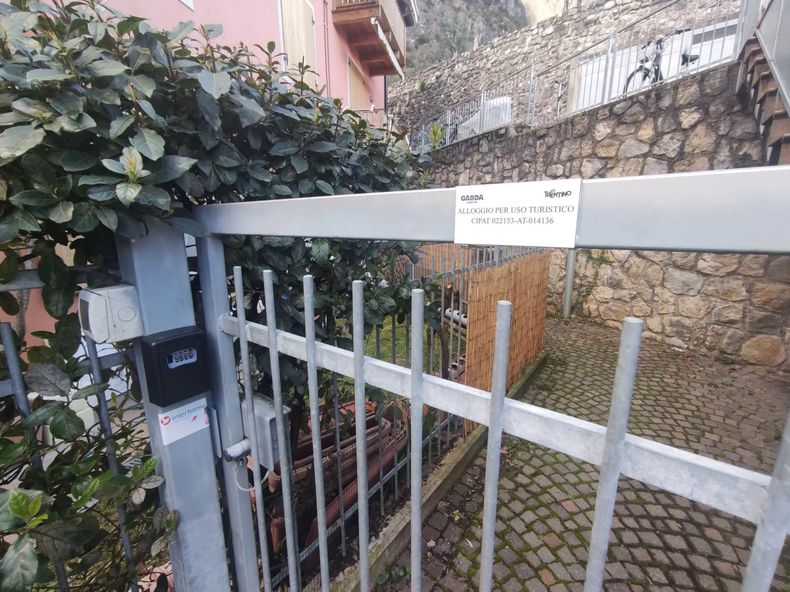 Welcome 2 Riva-Outside