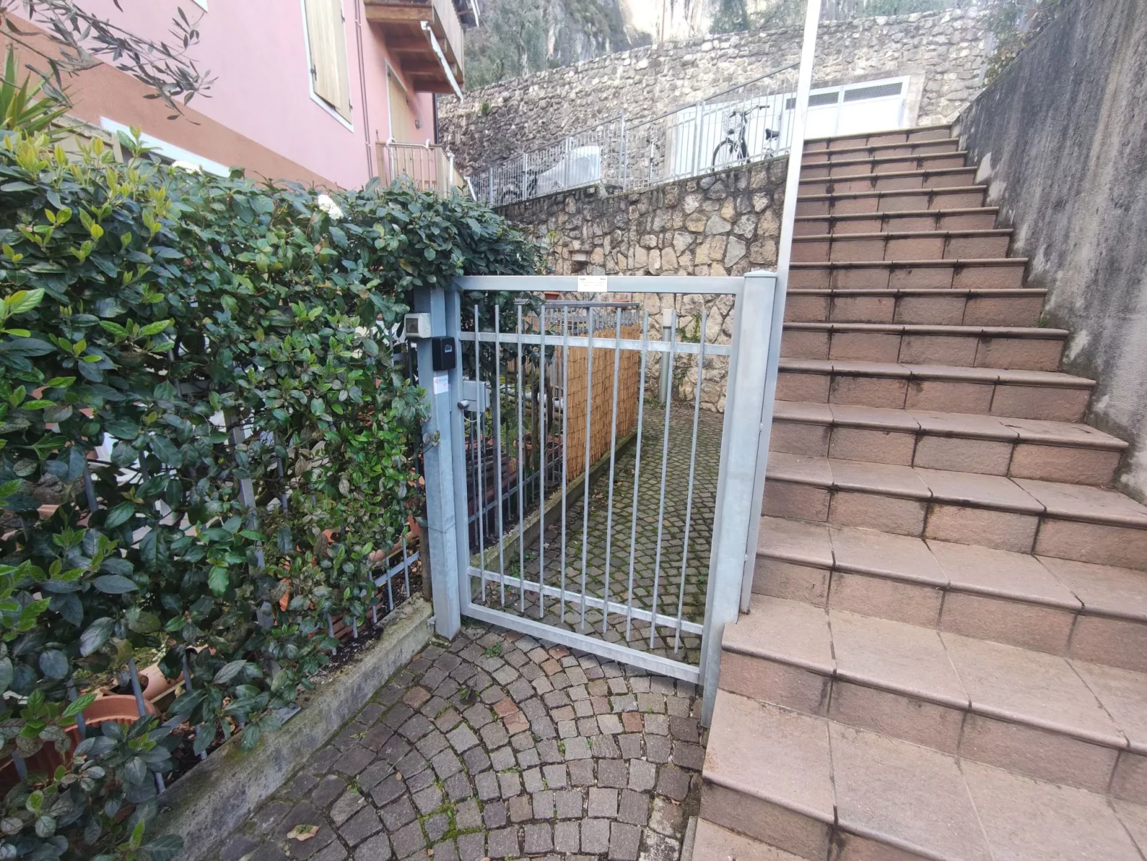 Welcome 2 Riva-Outside