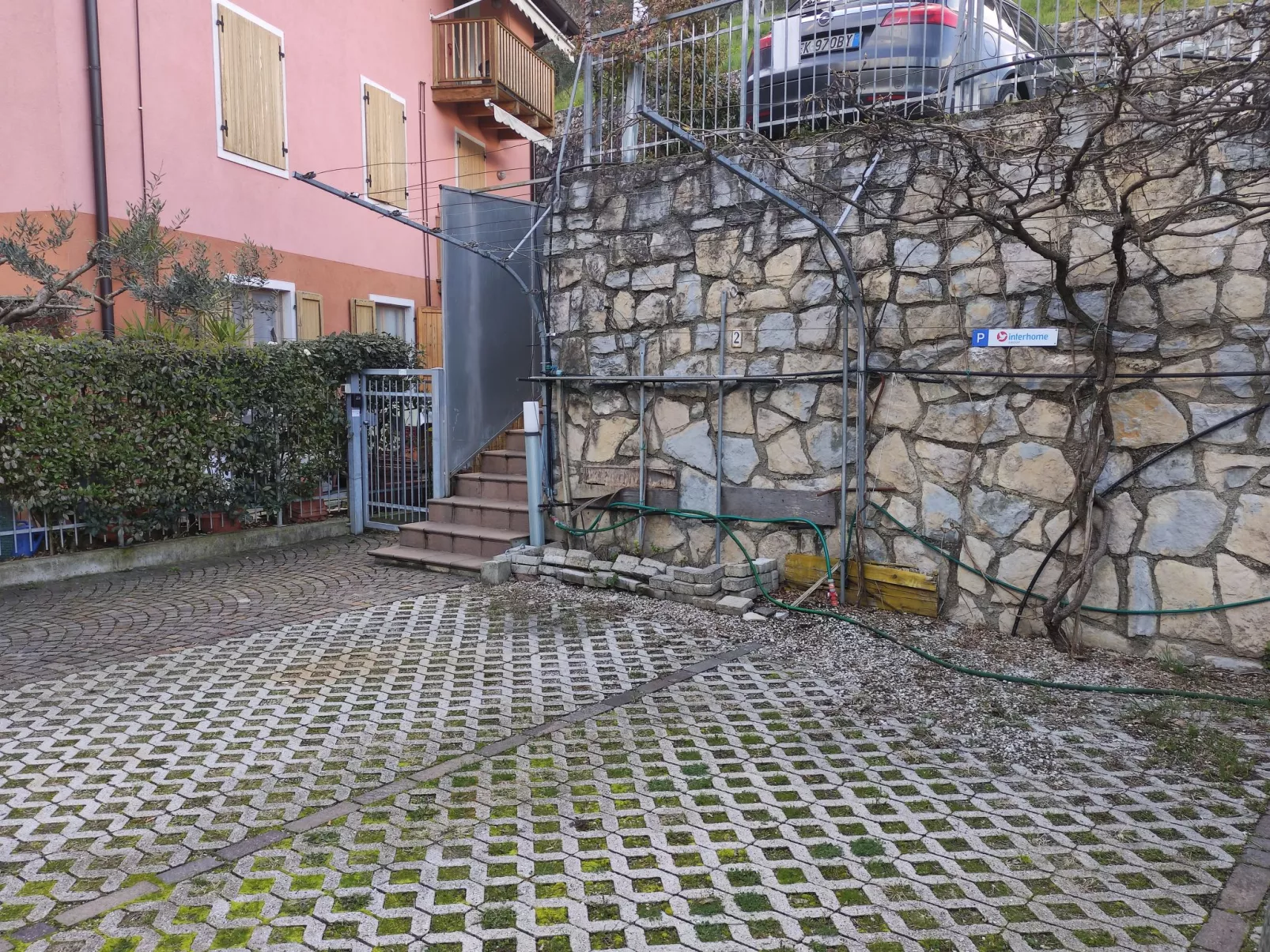 Welcome 2 Riva-Outside