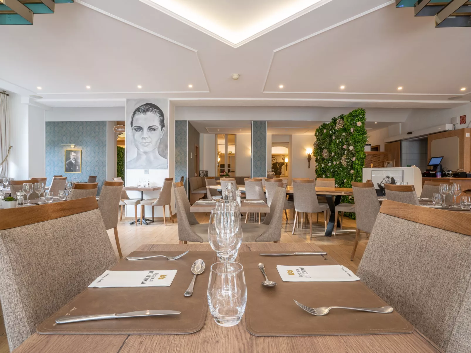Cannes-Inside