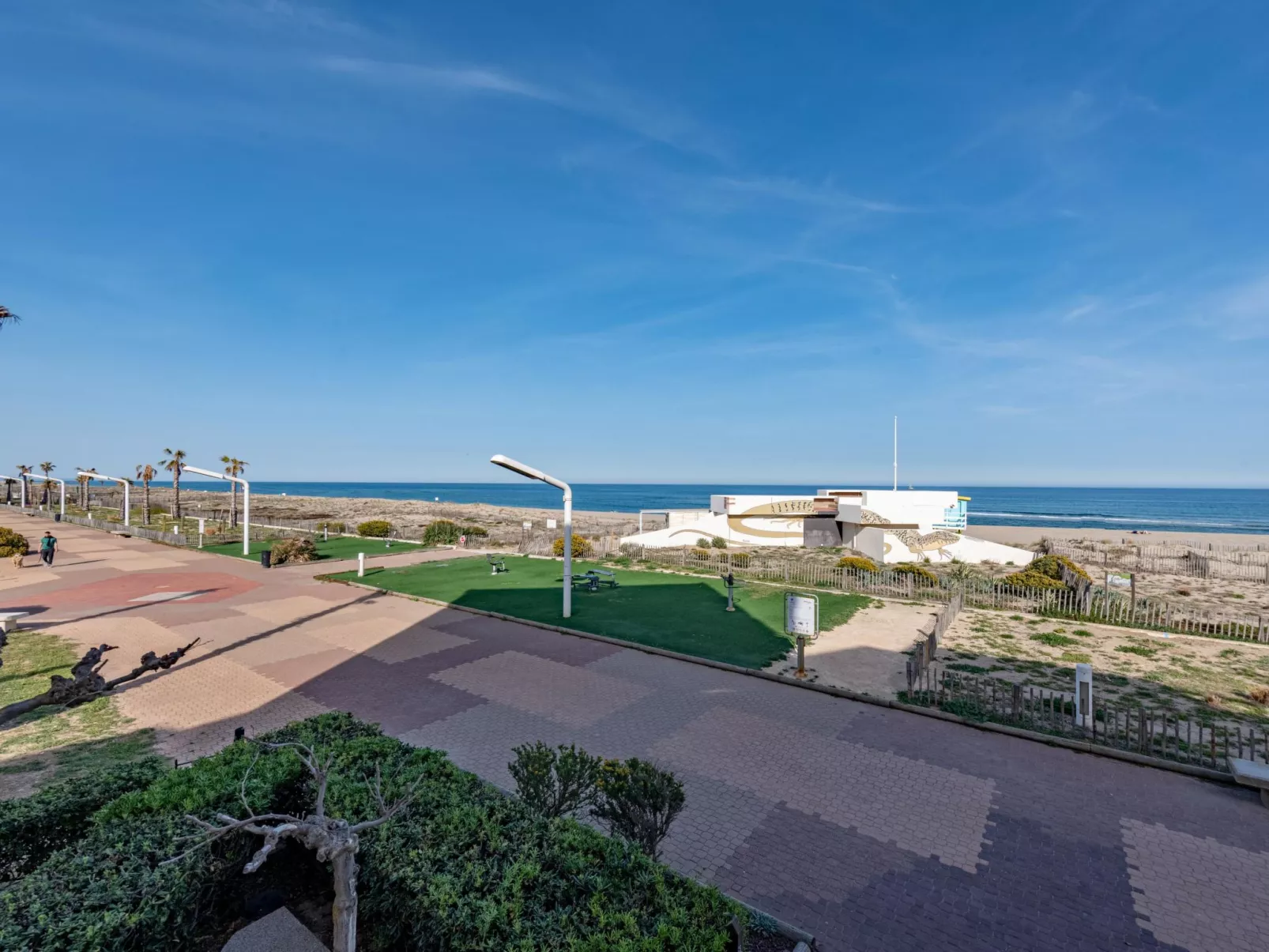 Front de Mer-Outside
