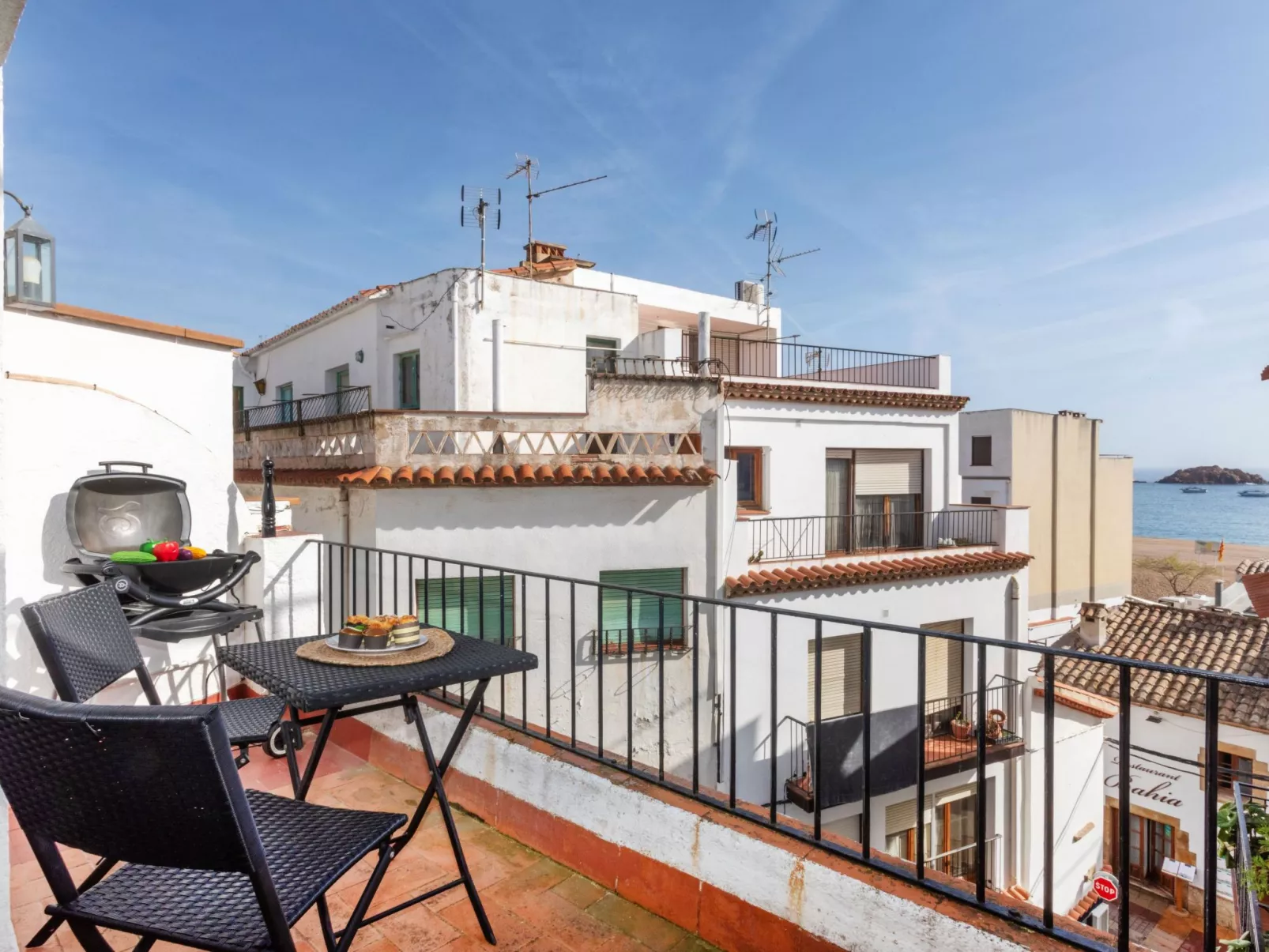 Atic Cap Tossa-Outside