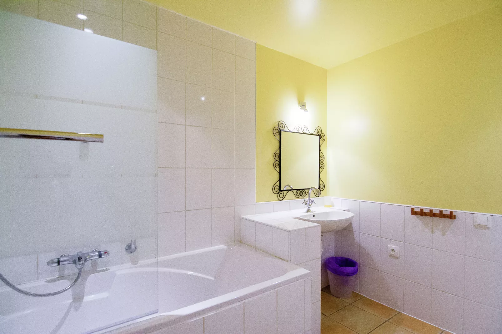 Le Manoir-Bathroom
