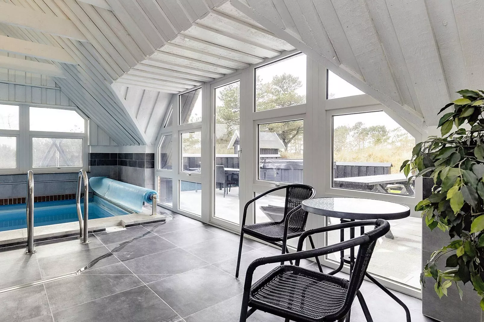 Tranquil Beach Retreat - By Traum Ferienwohnungen-Indoor