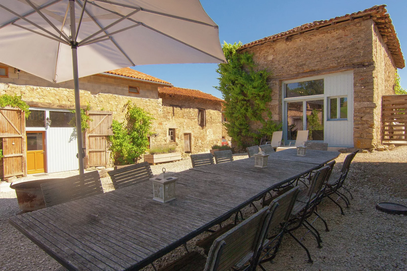 Le Manoir-Terrace balcony