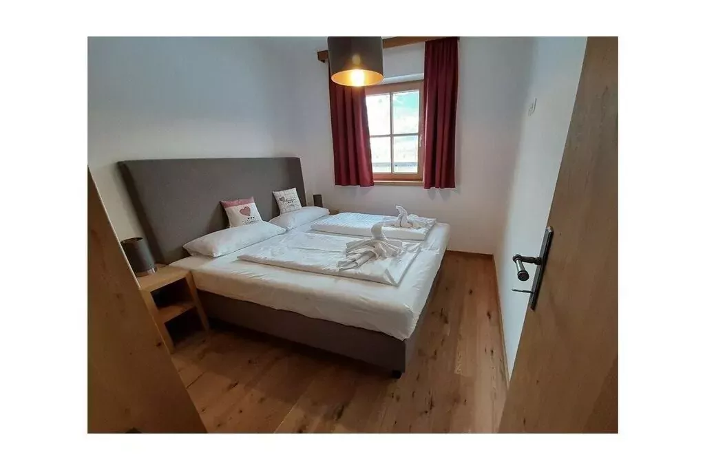 205613-Bedroom