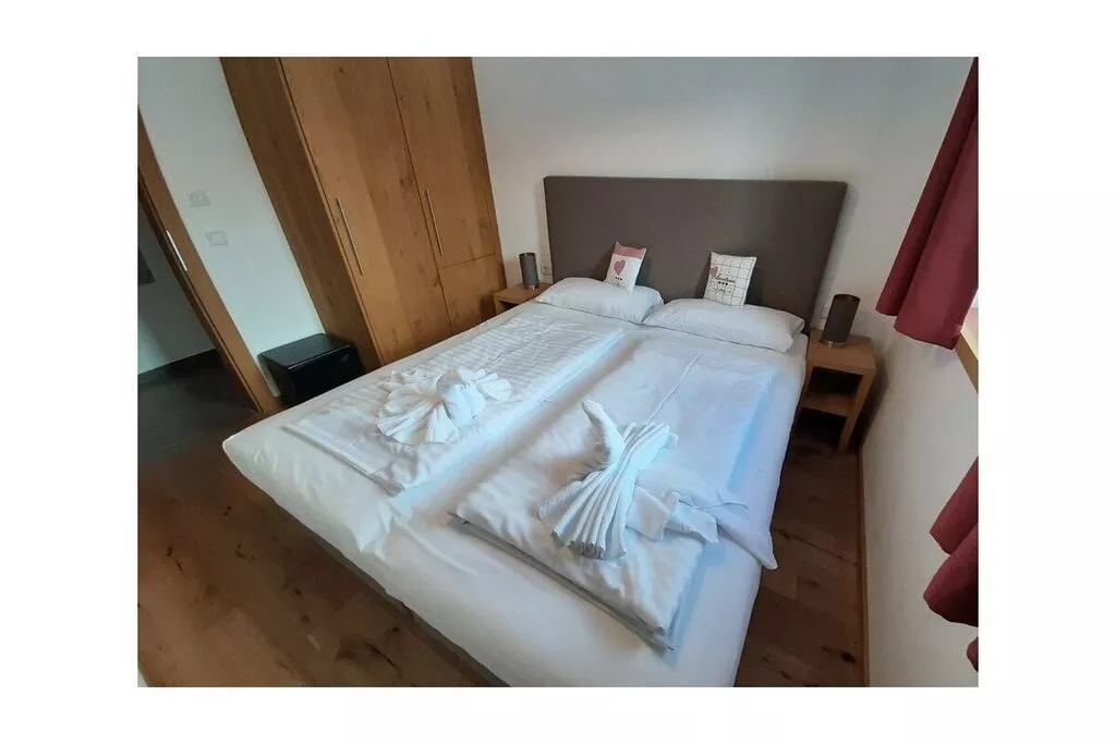 205613-Bedroom