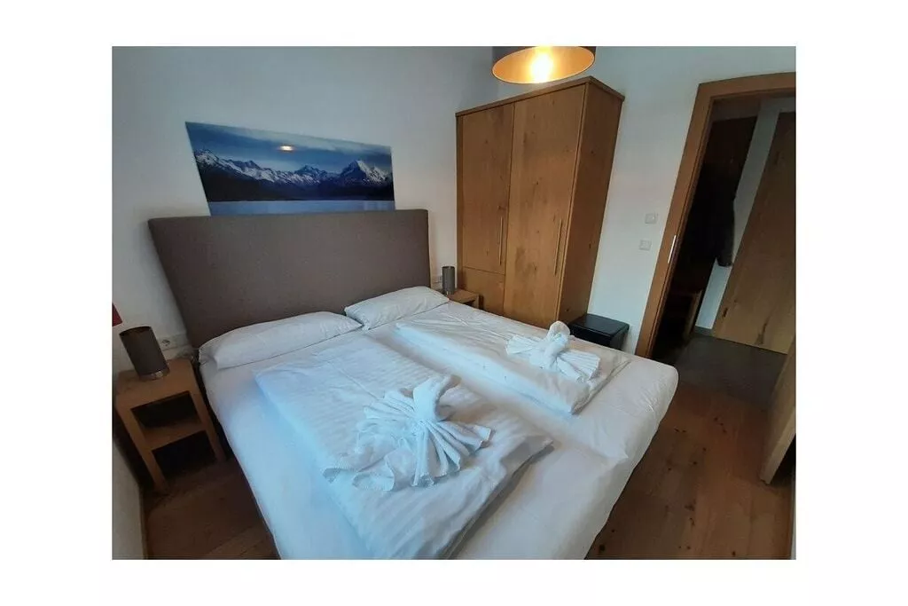 205613-Bedroom