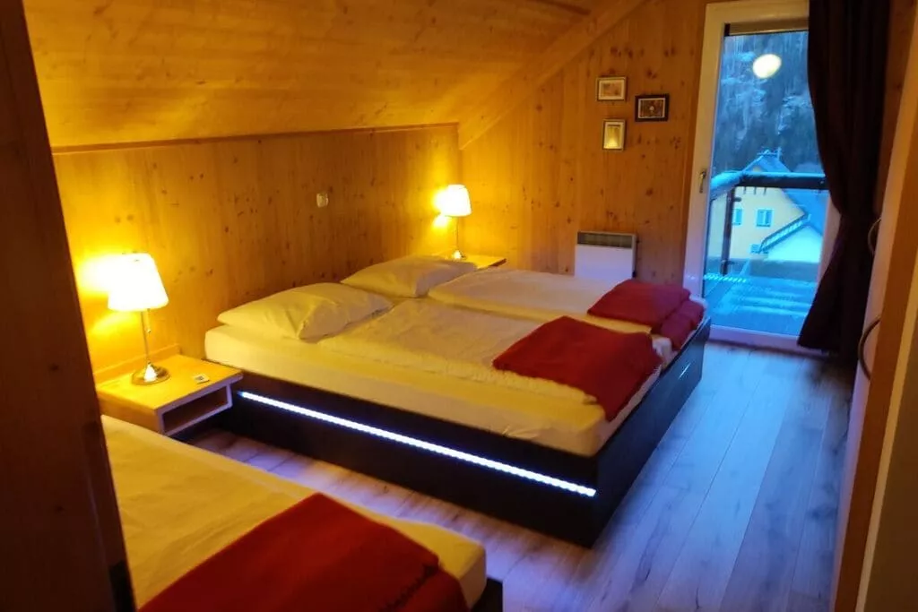 52148-Bedroom